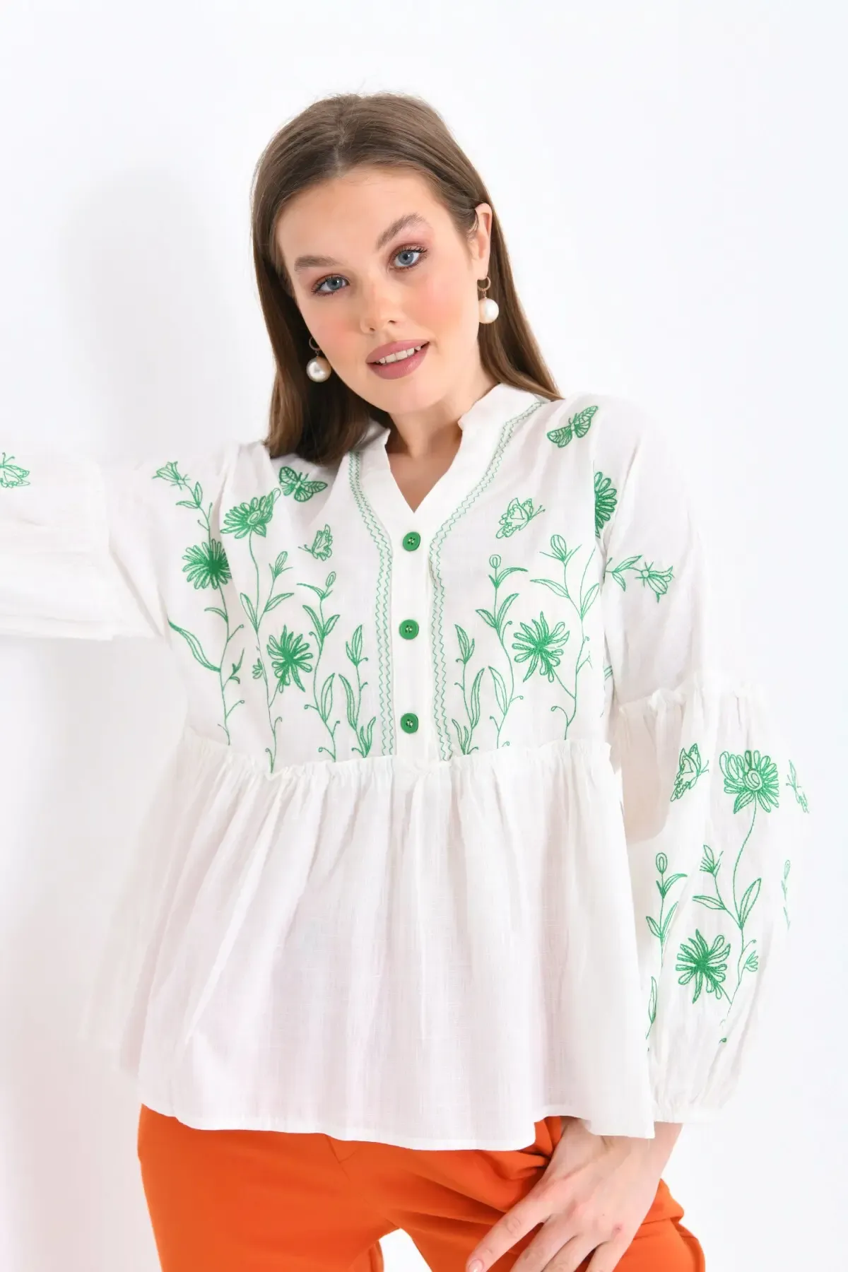 V Yaka Nakış Detay Düğmeli Salaş Bluz