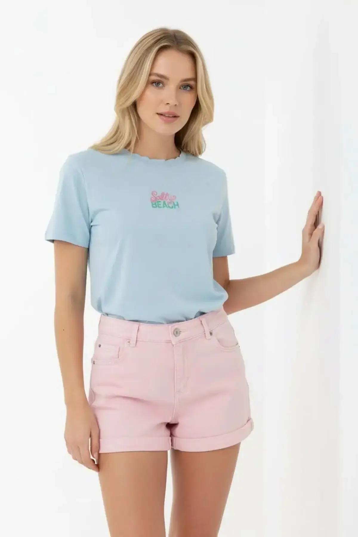 26015 %100 Pamuk Bisiklet Yaka Nakış İşlemeli Penye Bluz