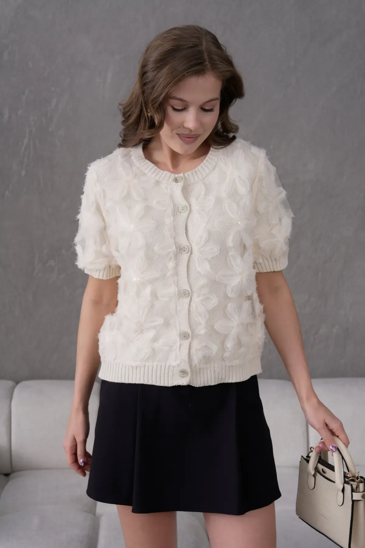 8513 Kadın %100 Pamuk Bisiklet Yaka Düğmeli Dantel Detaylı Triko Hırka