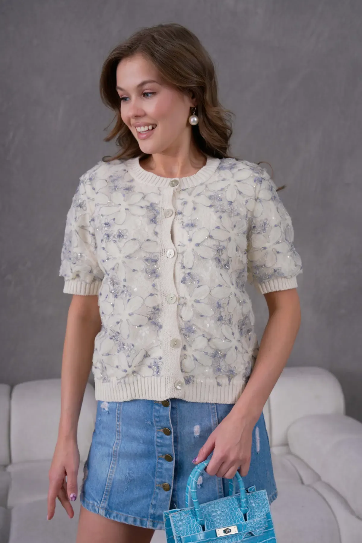 8514 Kadın %100 Pamuk Bisiklet Yaka Düğmeli Dantel Detaylı Triko Hırka