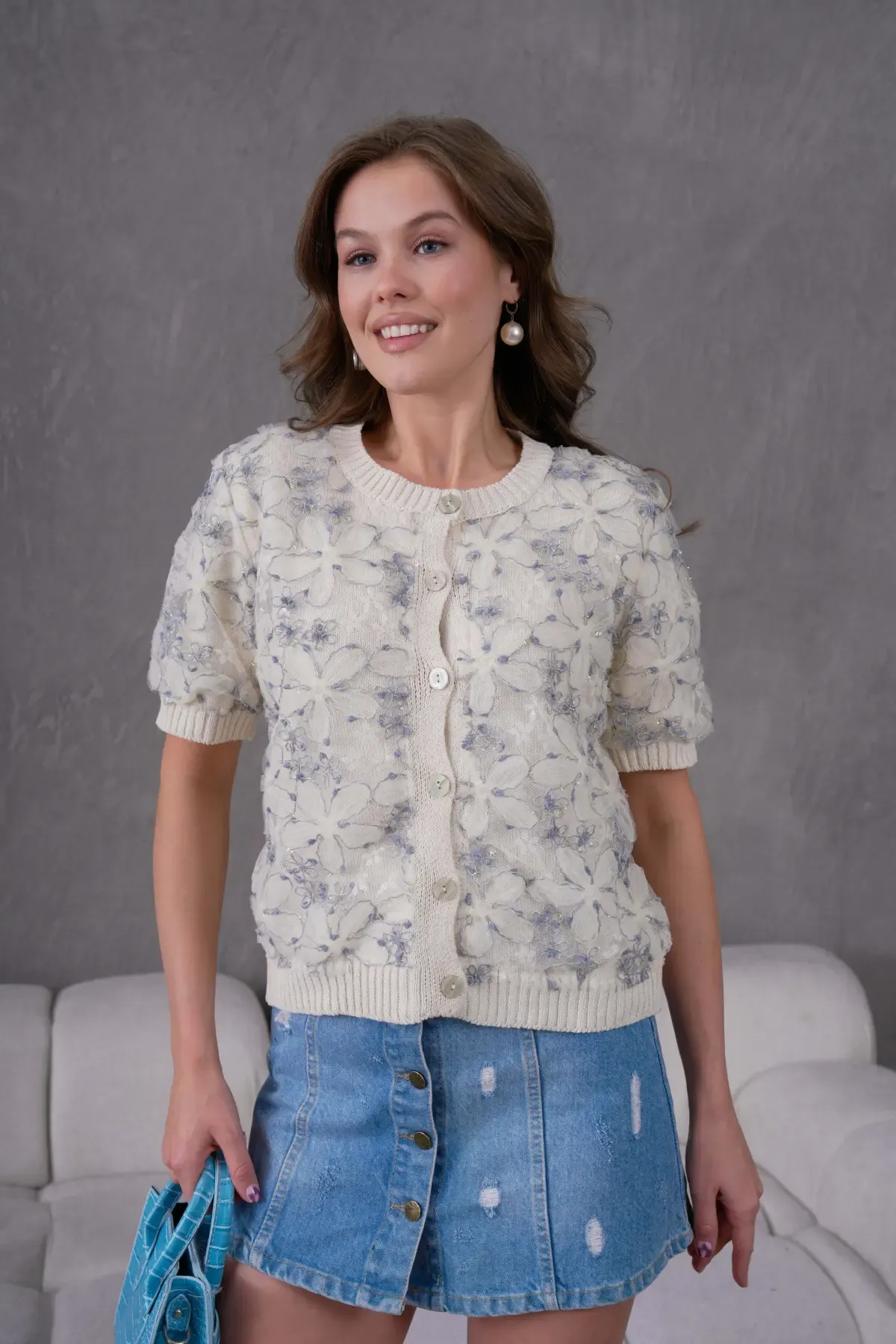 8514 Kadın %100 Pamuk Bisiklet Yaka Düğmeli Dantel Detaylı Triko Hırka