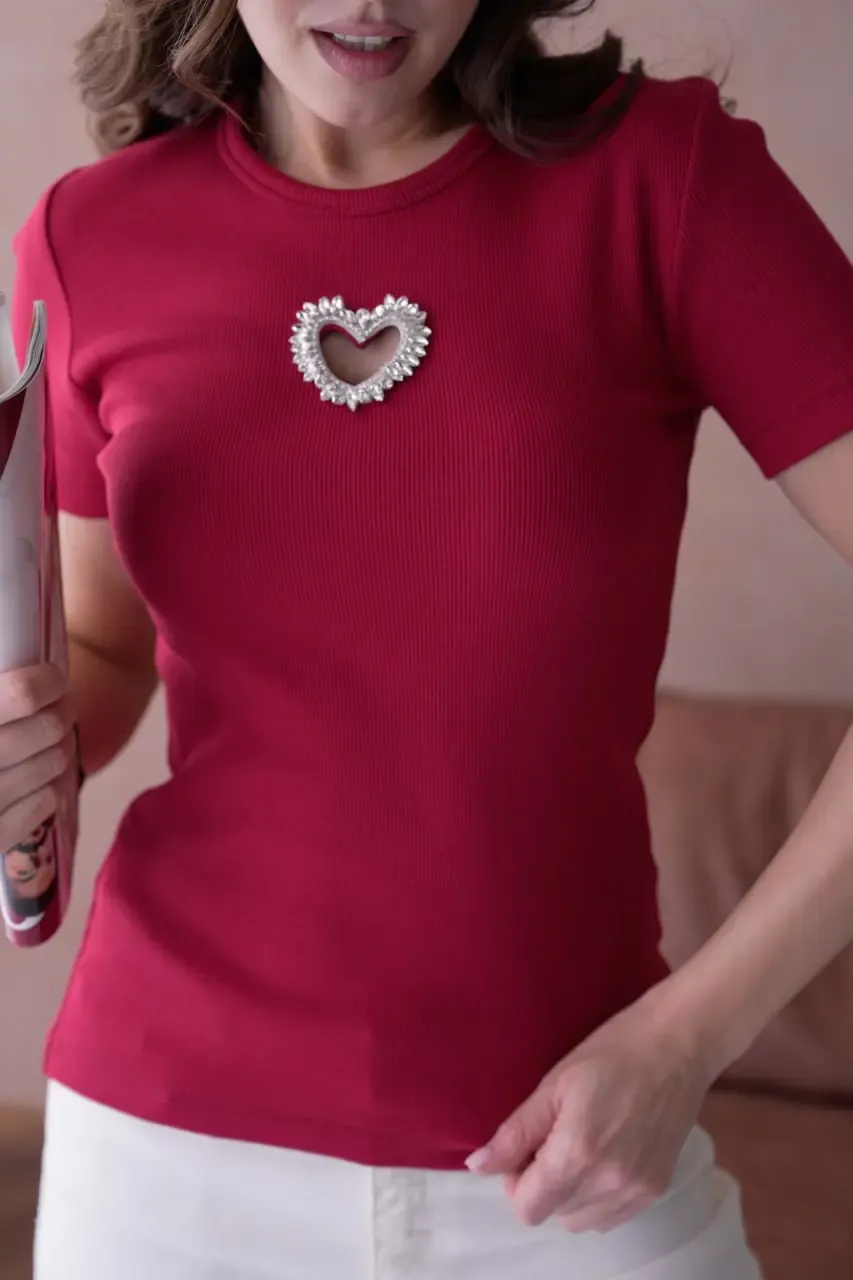 Bisiklet Yaka Ön Yüzünde Taş Kalp Aksesuarlı  Slim Fitilli T-Shirt