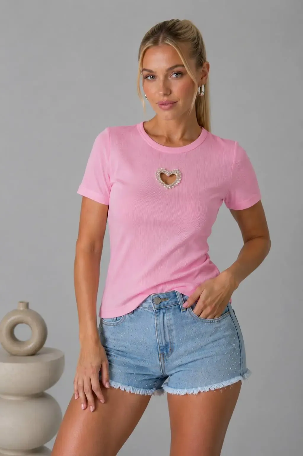 Bisiklet Yaka Ön Yüzünde Taş Kalp Aksesuarlı  Slim Fitilli T-Shirt