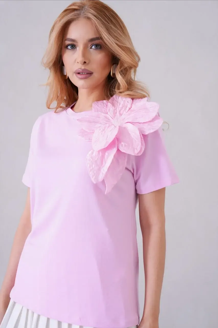 Gül Aksesuarlı Basic T-Shirt
