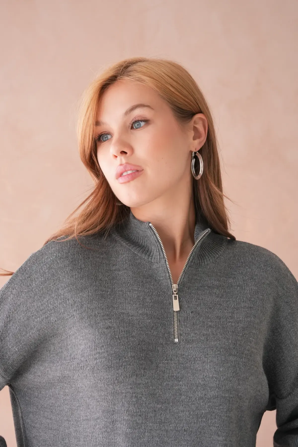 Kadın Yarım Balıkçı Yaka Fermuar Detay Oversize Triko Kazak