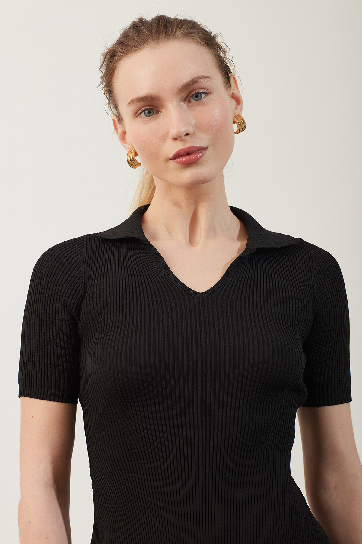 Polo Yaka Siyah Mini Elbise