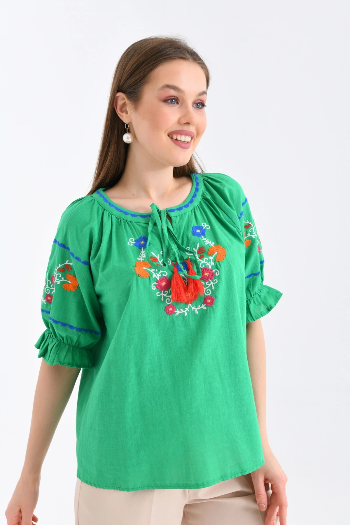 Kadın Çiçek Nakış Detaylı Yeşil Bluz