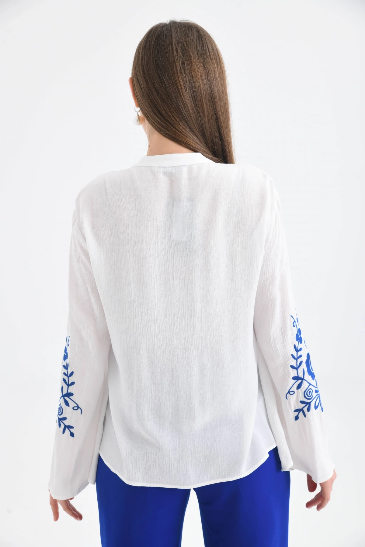 Uzun Kollu Nakışlı Bluz
