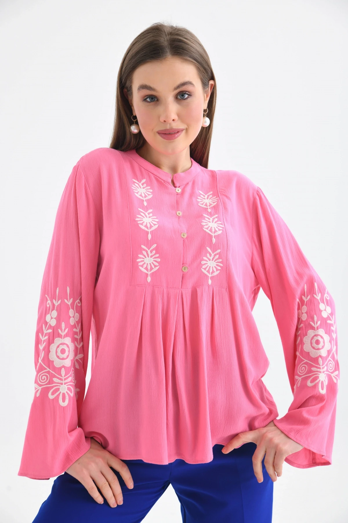 Uzun Kollu Nakışlı Bluz