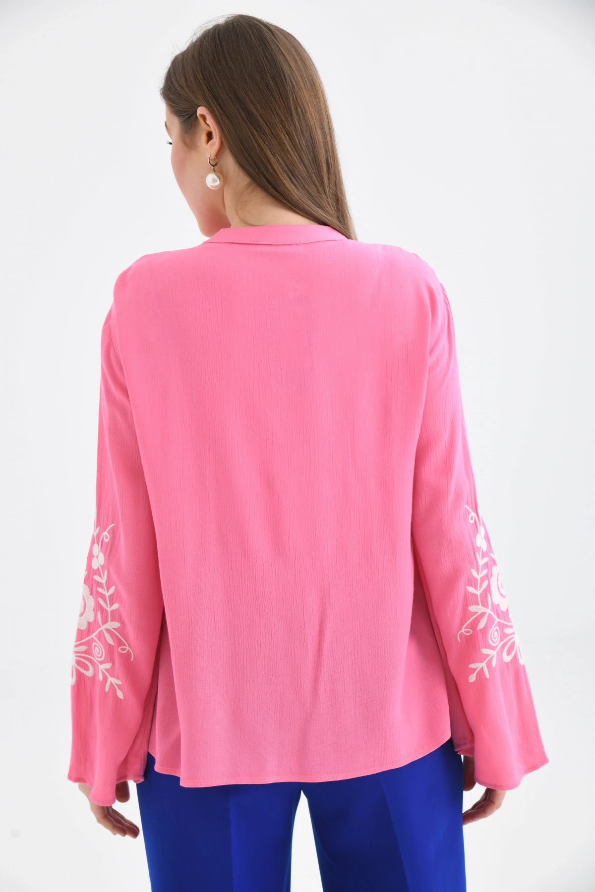 Uzun Kollu Nakışlı Bluz