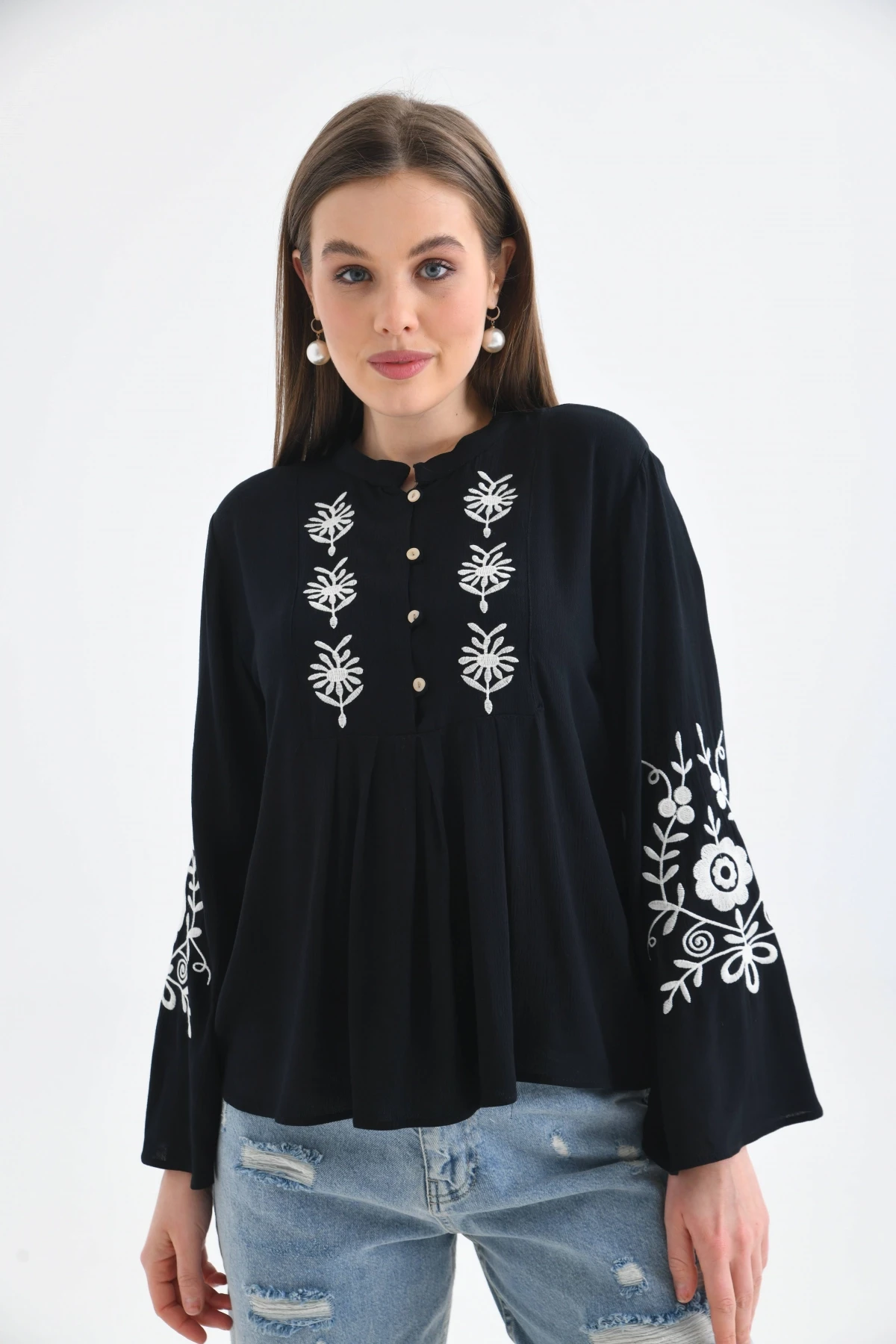 Uzun Kollu Nakışlı Bluz