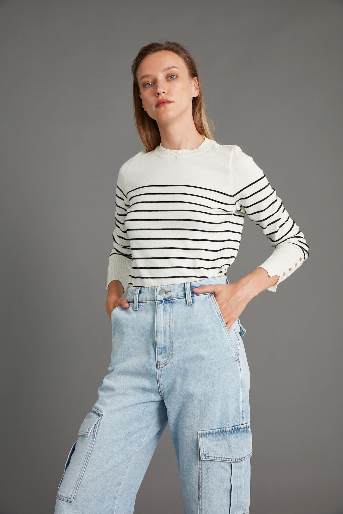 Kadın Ekru Kolu Aksesuar Detylı Çizgili Bisiklet Yaka Triko Kazak