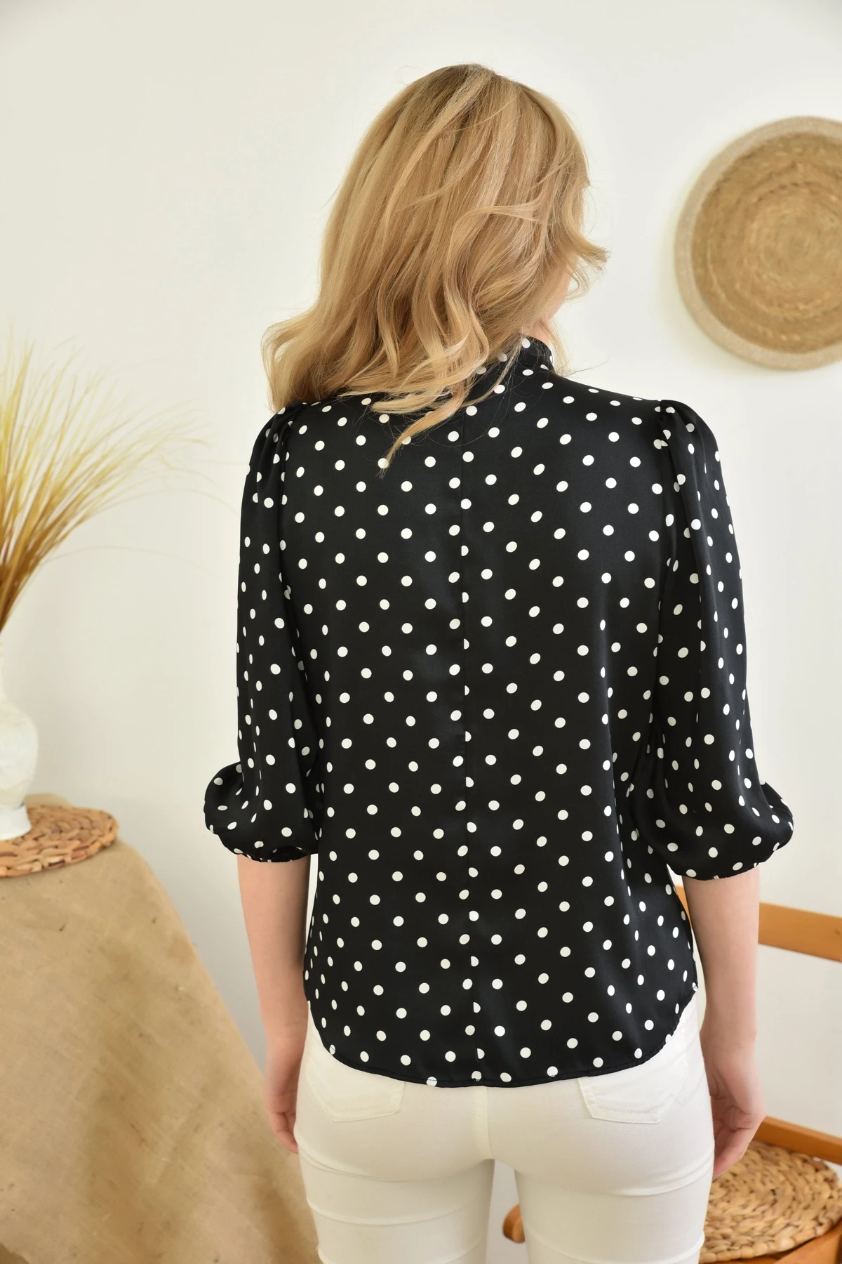 Uzun Kol Bağlama Detaylı Saten Bluz