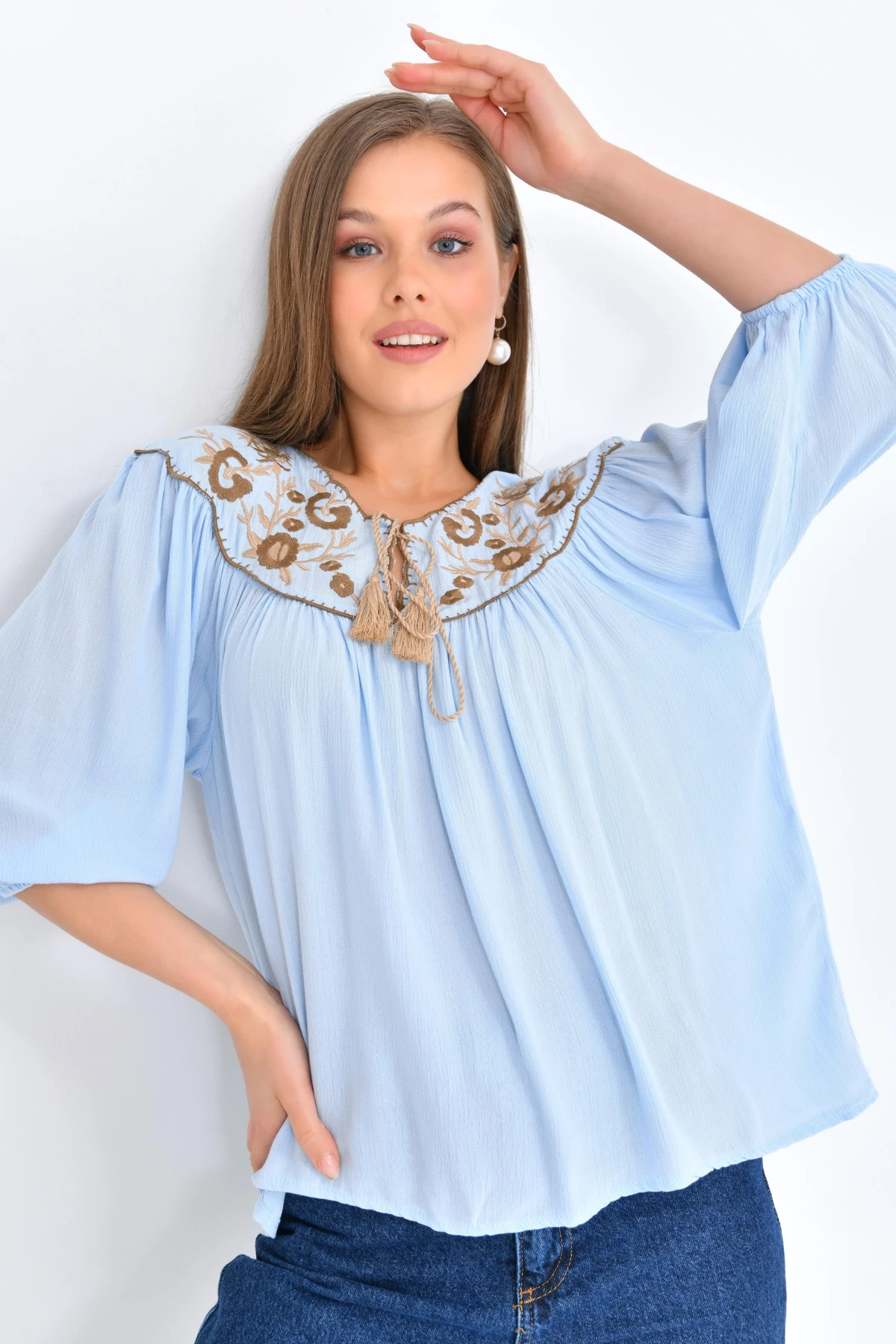 Kadın Bağlama Detay Nakışlı Salaş Bluz