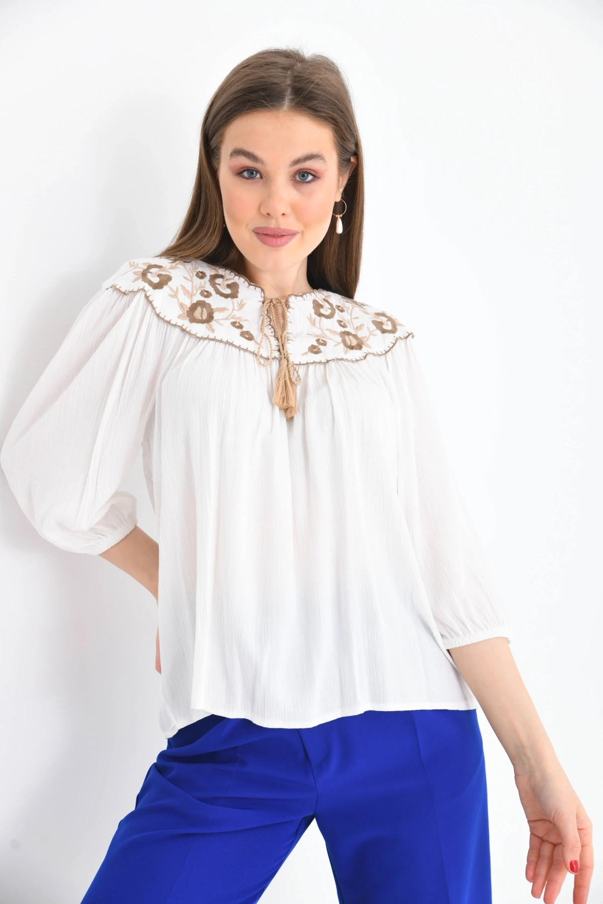 Kadın Bağlama Detay Nakışlı Salaş Bluz