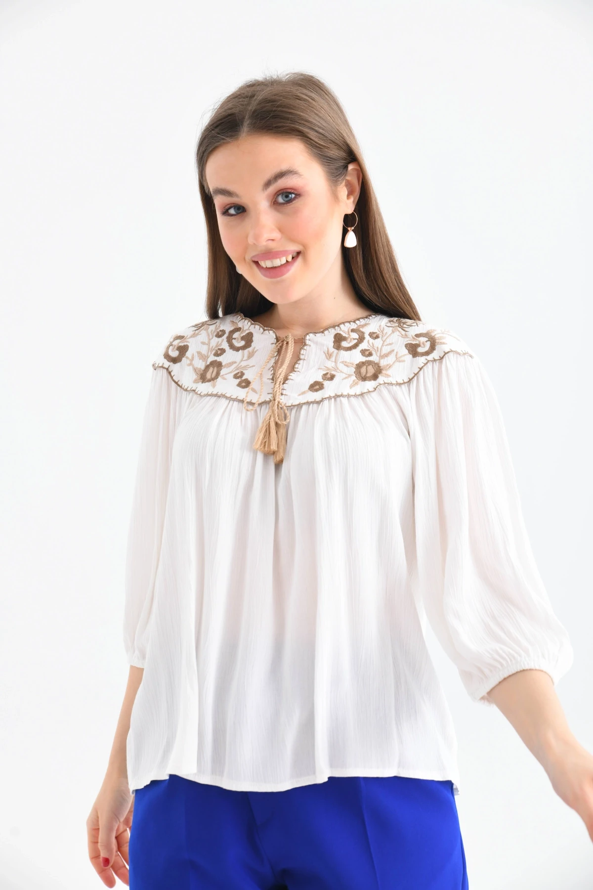 Kadın Bağlama Detay Nakışlı Salaş Bluz