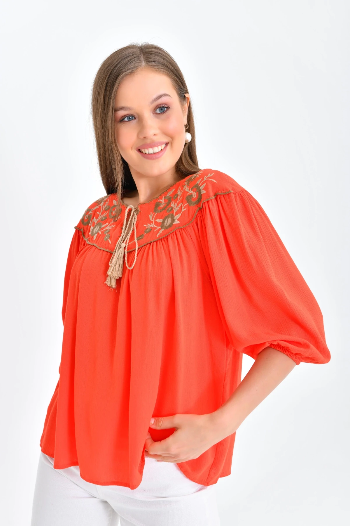 Kadın Bağlama Detay Nakışlı Salaş Bluz