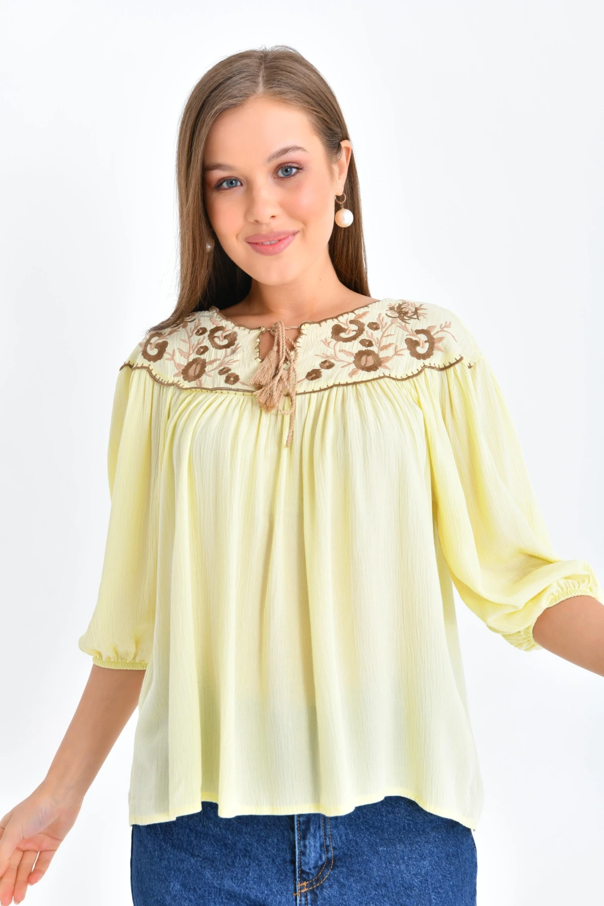 Kadın Bağlama Detay Nakışlı Salaş Bluz