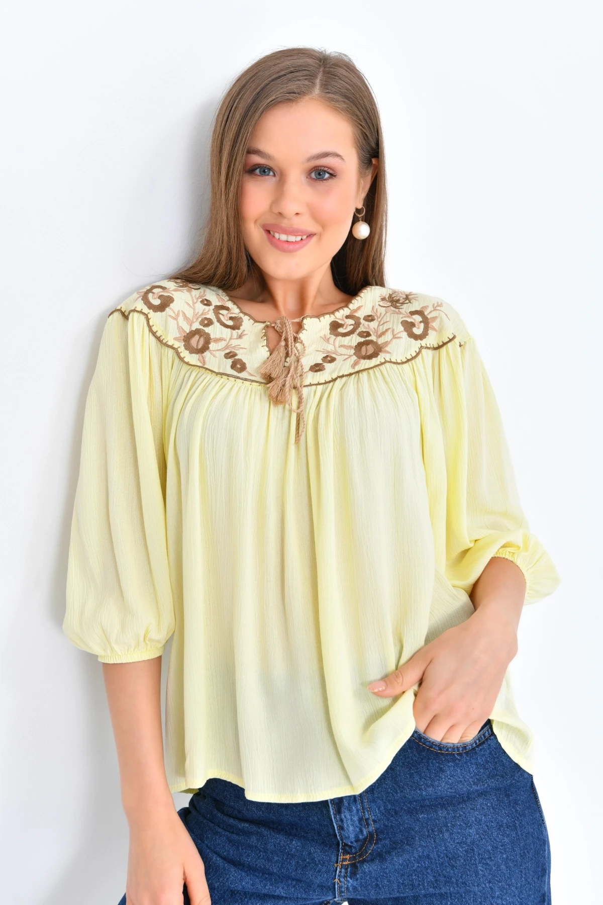 Kadın Bağlama Detay Nakışlı Salaş Bluz