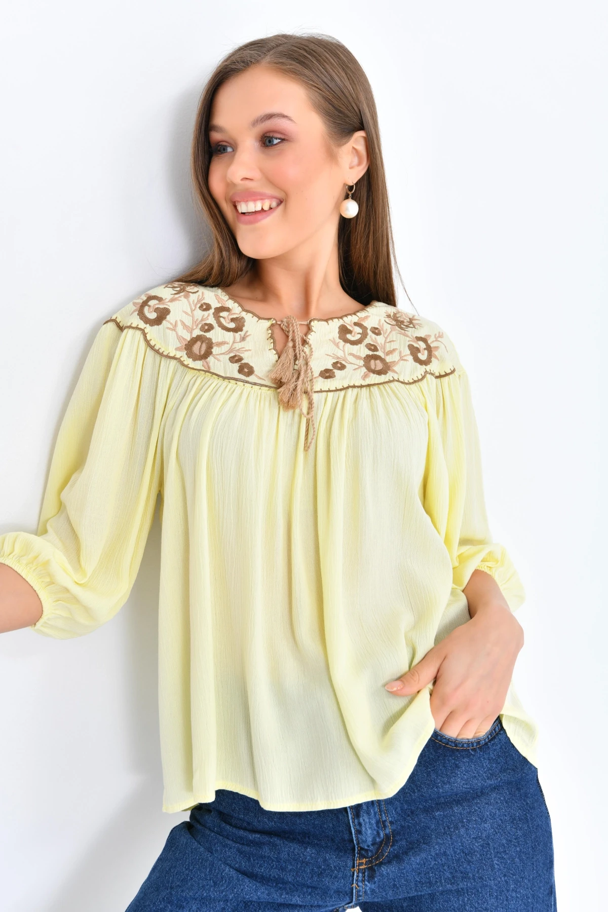 Kadın Bağlama Detay Nakışlı Salaş Bluz