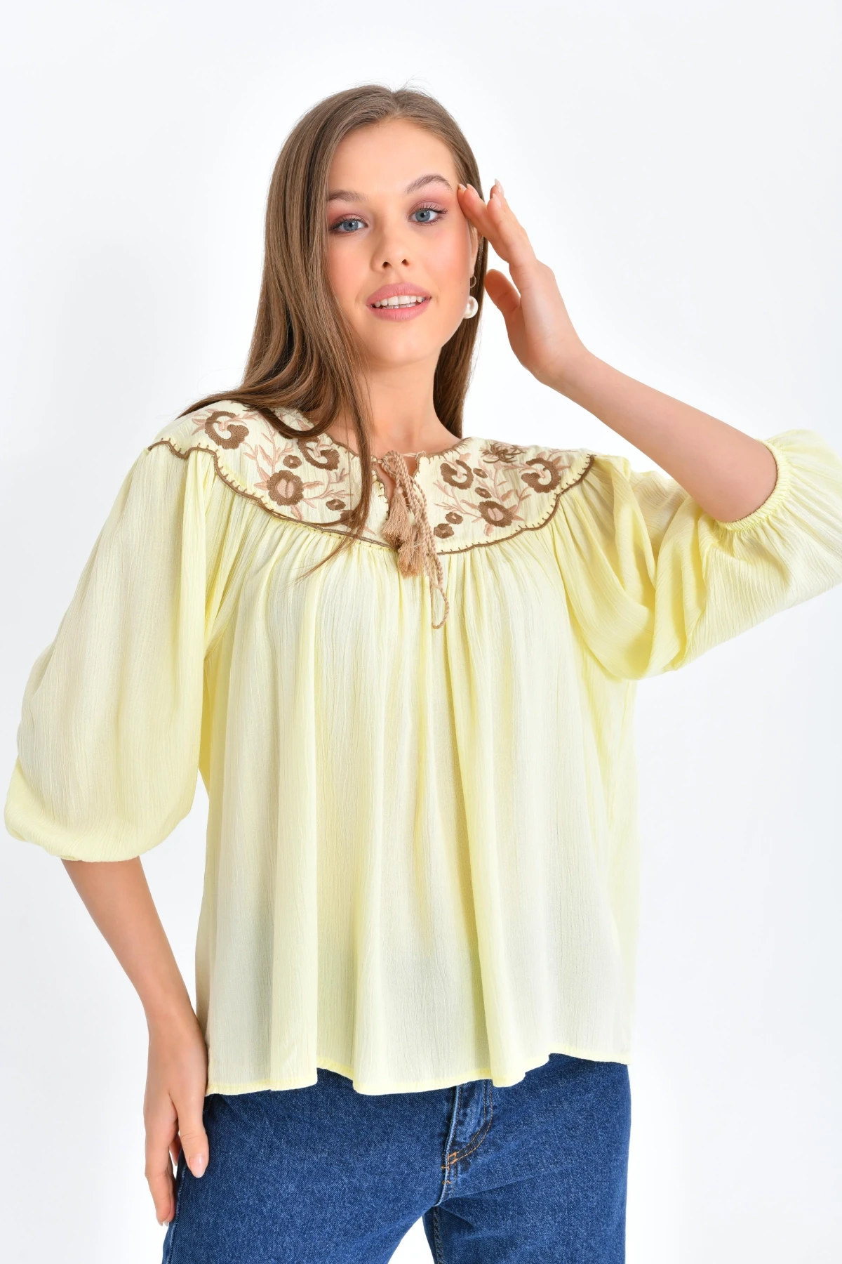 Kadın Bağlama Detay Nakışlı Salaş Bluz