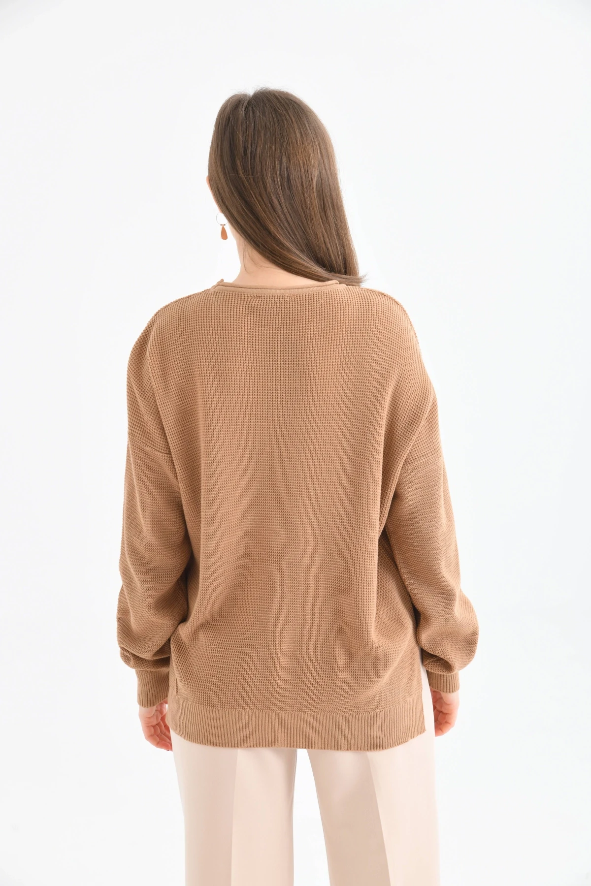 Bisiklet Yaka Arkası Uzun Yırtmaçlı Mevsimlik Triko Kazak