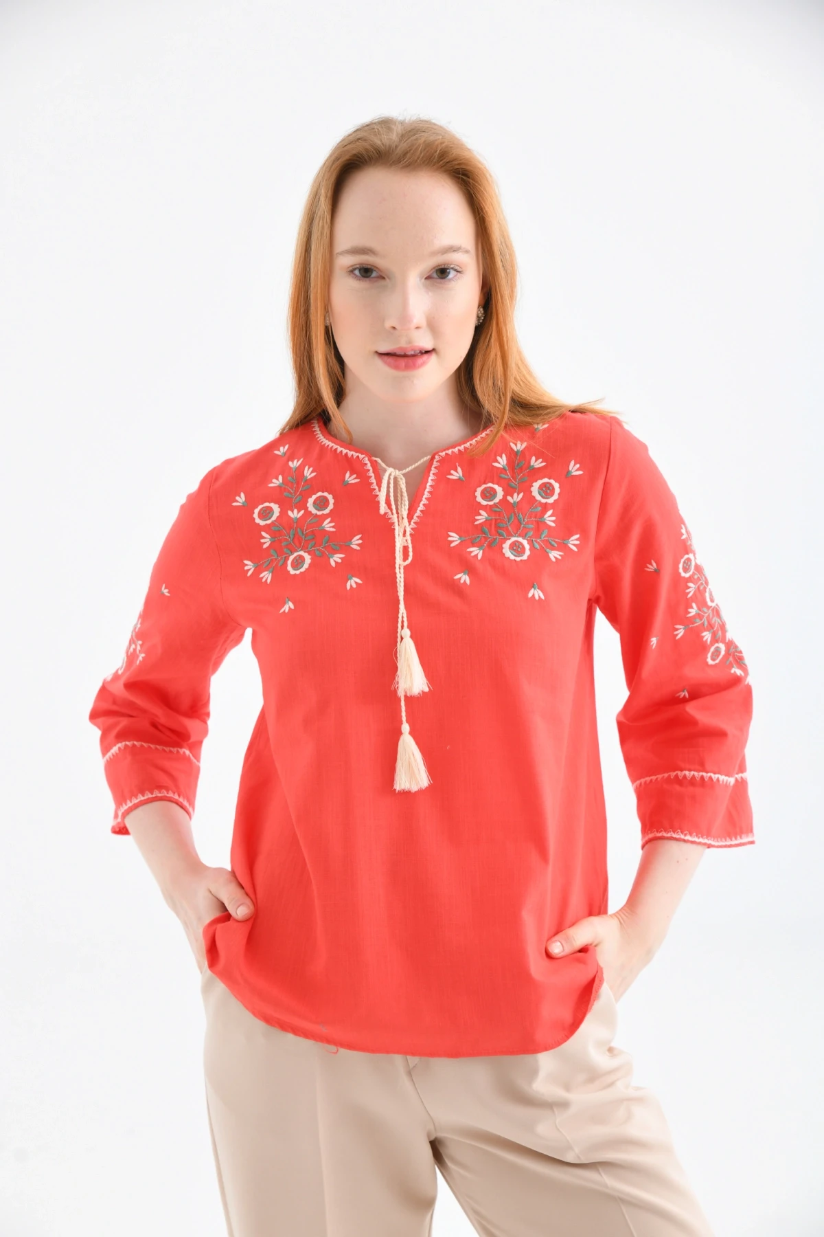 Kadın Bisiklet Yaka Bağlama Detay Etnik Nakışlı Bluz