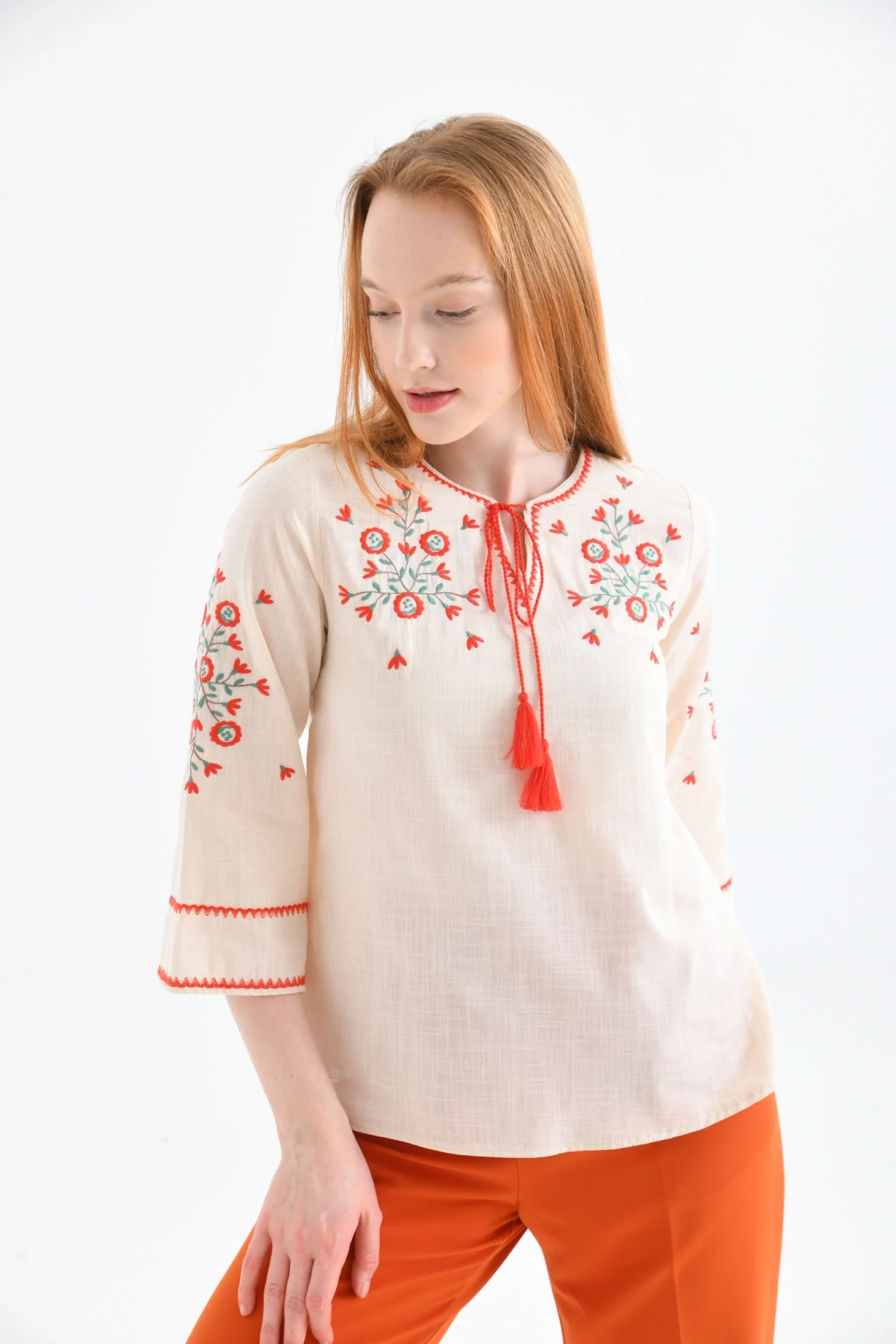Kadın Bisiklet Yaka Bağlama Detay Etnik Nakışlı Bluz