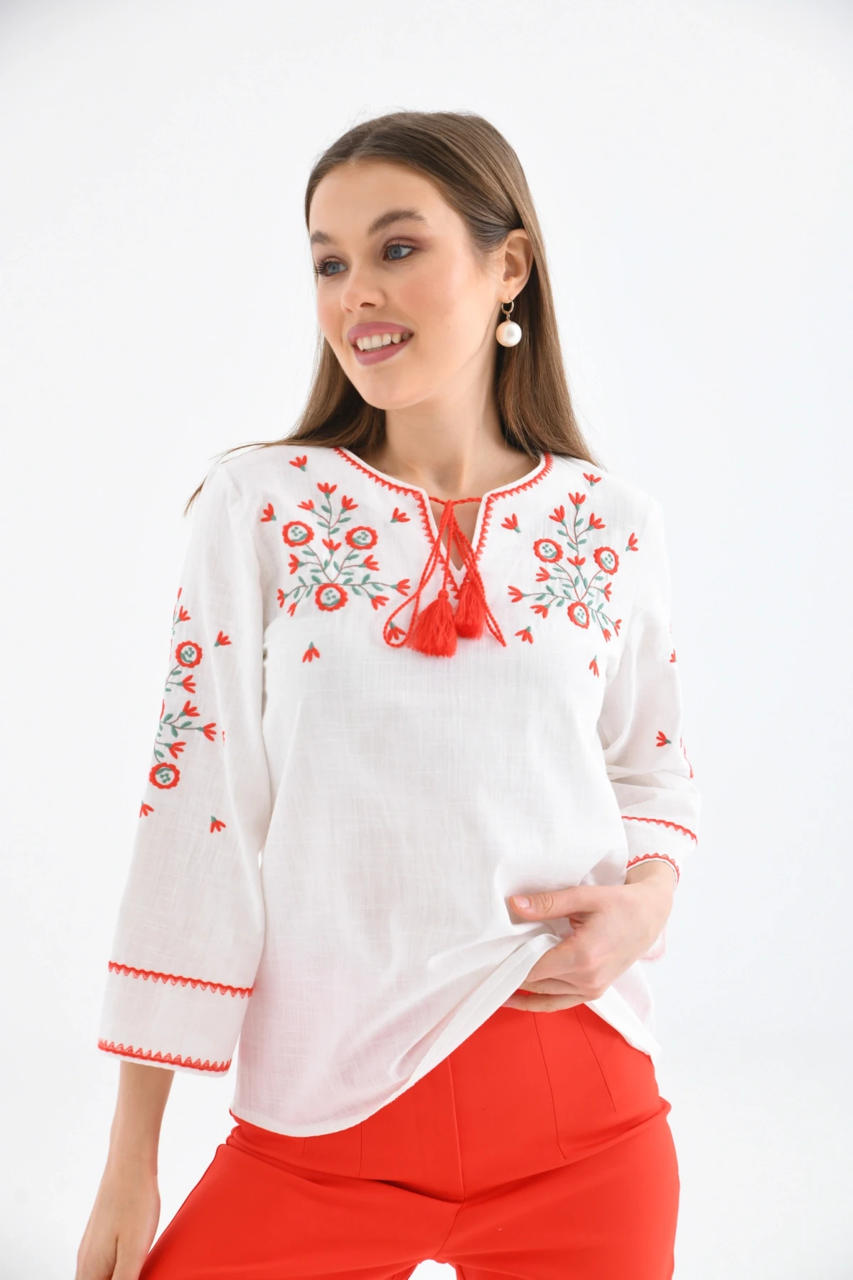 Bisiklet Yaka Bağlama Detay Etnik Nakışlı Bluz