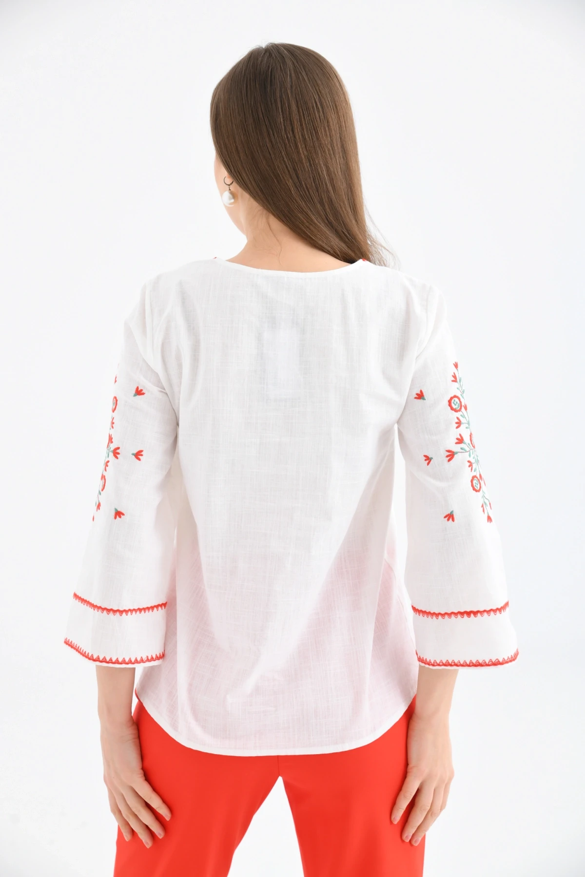 Bisiklet Yaka Bağlama Detay Etnik Nakışlı Bluz