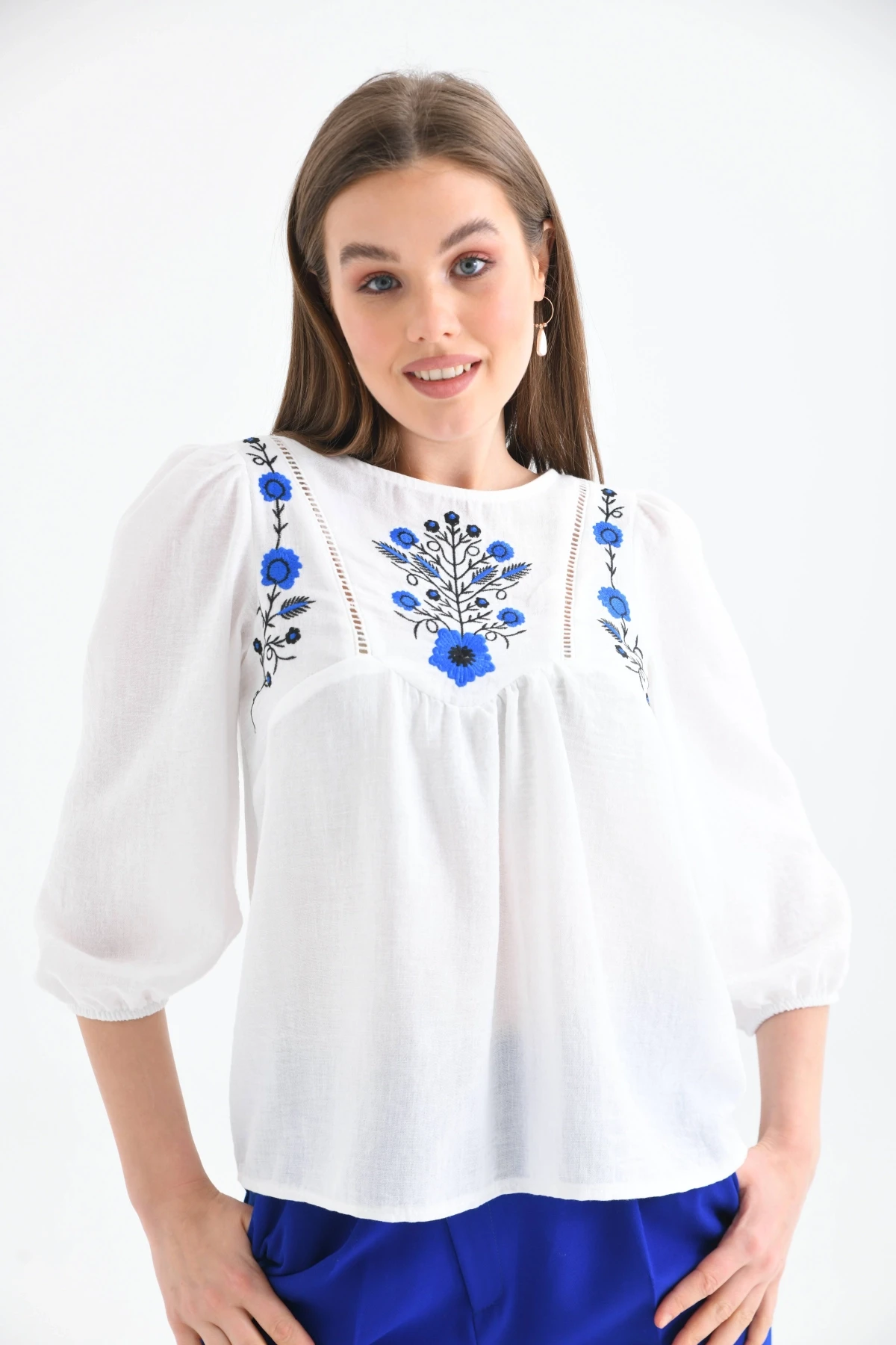 Kadın Kemik Bisiklet Yaka Balon Kol Nakışlı Aerobin Dokuma Bluz