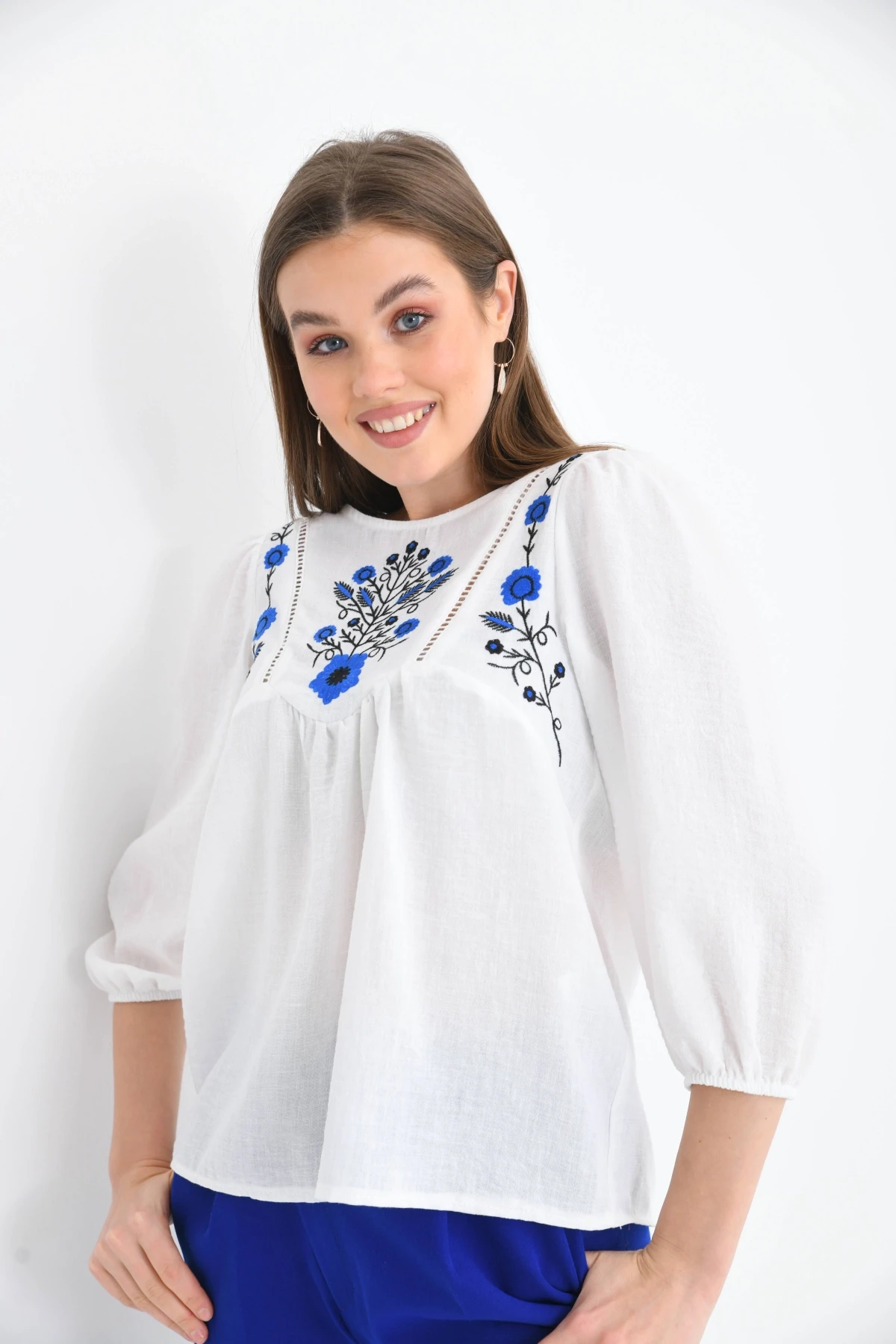 Kadın Kemik Bisiklet Yaka Balon Kol Nakışlı Aerobin Dokuma Bluz