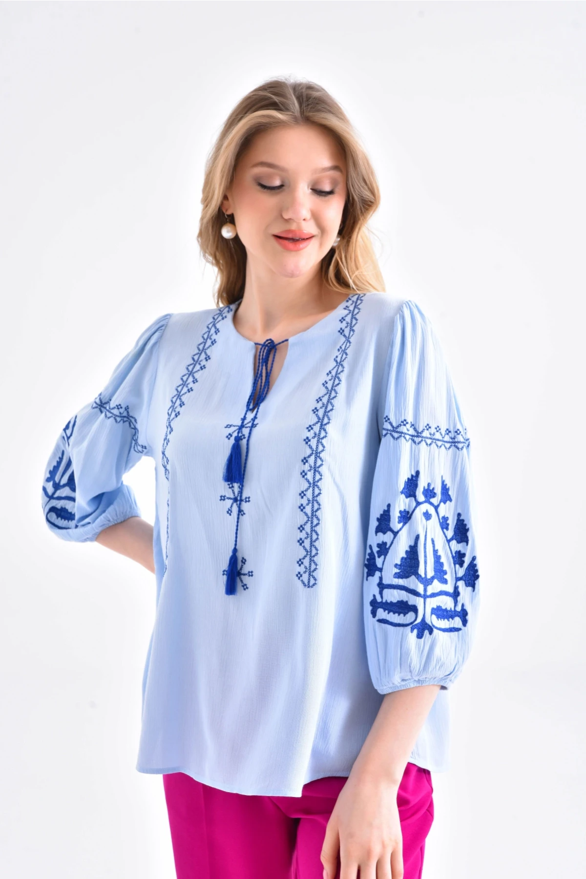 Kadın Nakış İşelmeli Bağcıklı Uzun Kol Dokuma Bluz