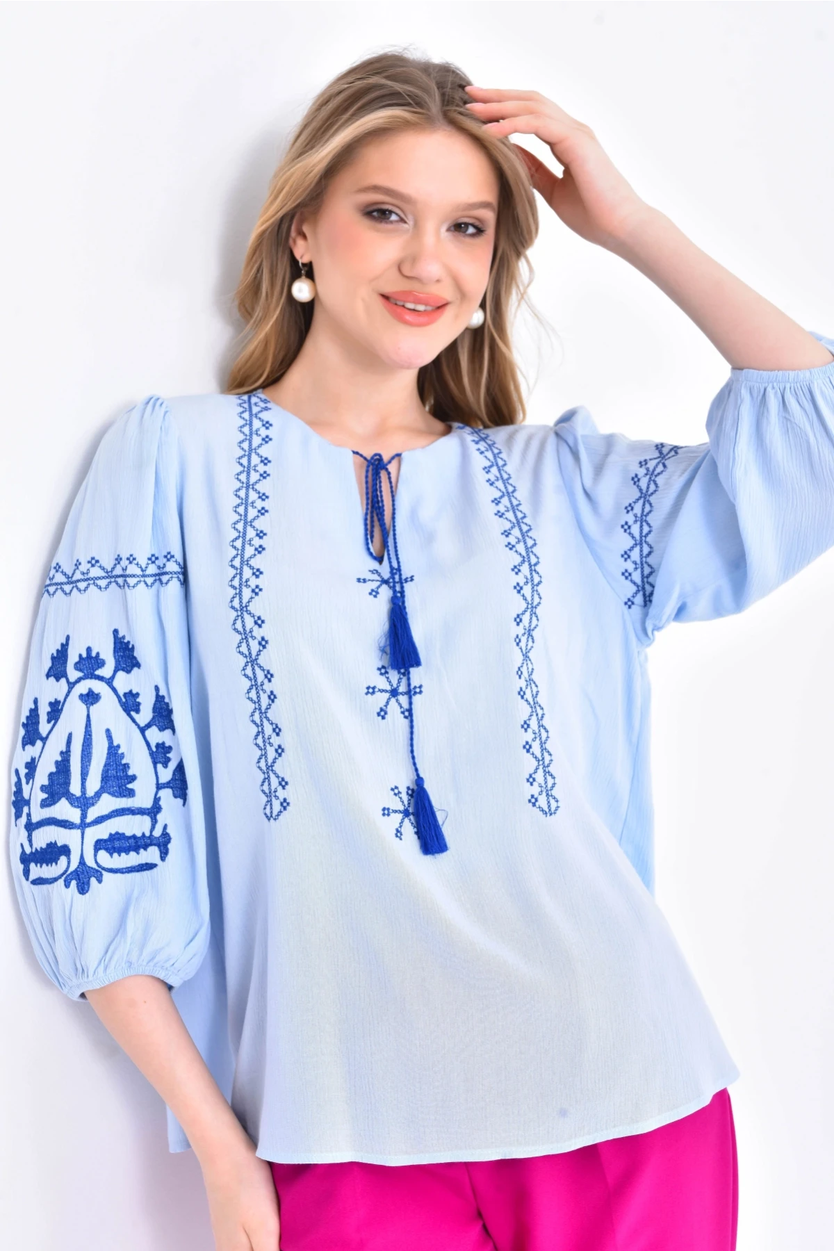 Kadın Nakış İşelmeli Bağcıklı Uzun Kol Dokuma Bluz