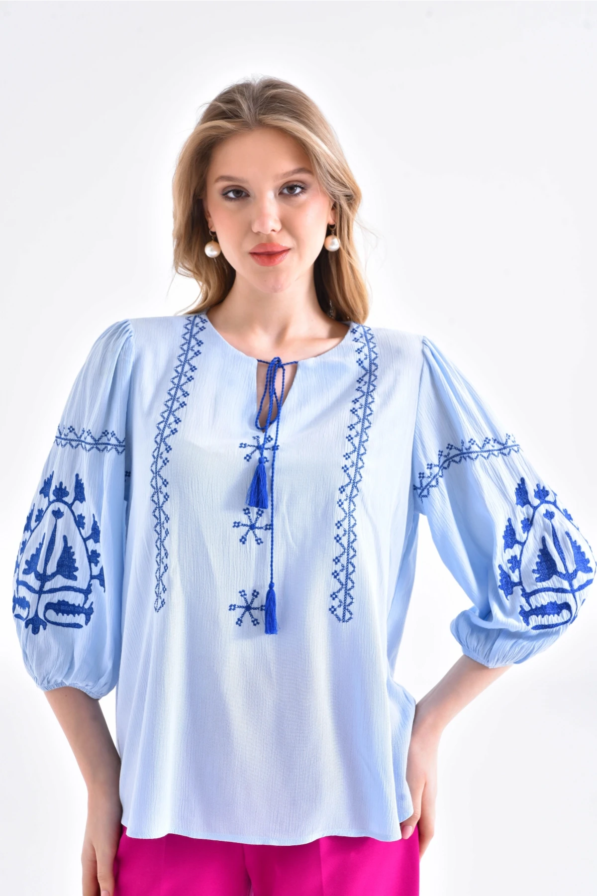 Kadın Nakış İşelmeli Bağcıklı Uzun Kol Dokuma Bluz