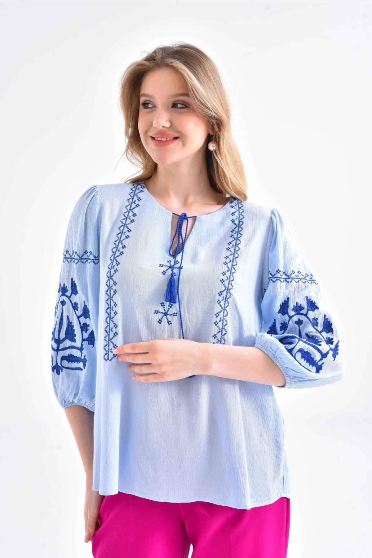 Kadın Nakış İşelmeli Bağcıklı Uzun Kol Dokuma Bluz