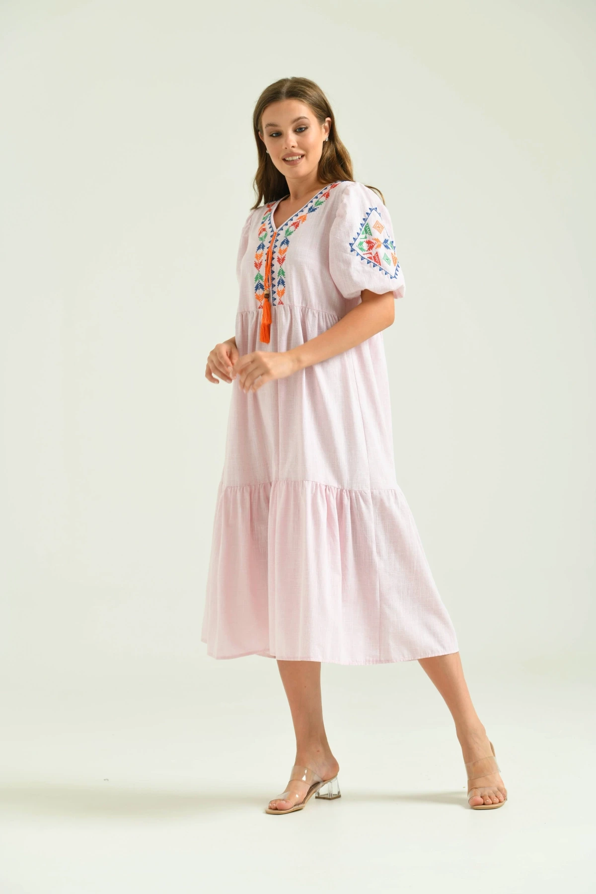 Kadın Pembe V Yaka Etnik Nakışlı Otantik Desen Keten Elbise