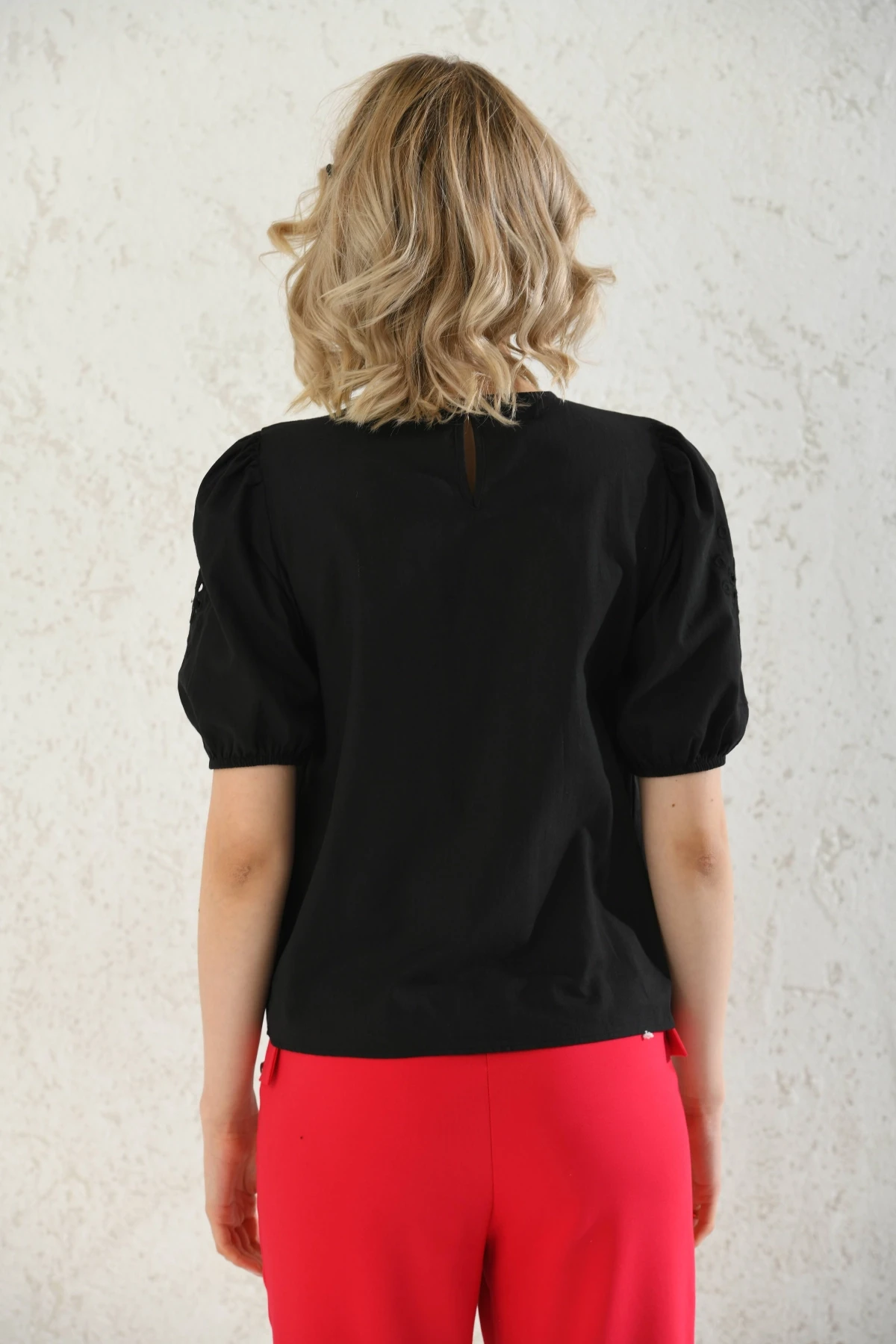 Bisiklet Yaka Nakış İşlemeli Keten Gömlek