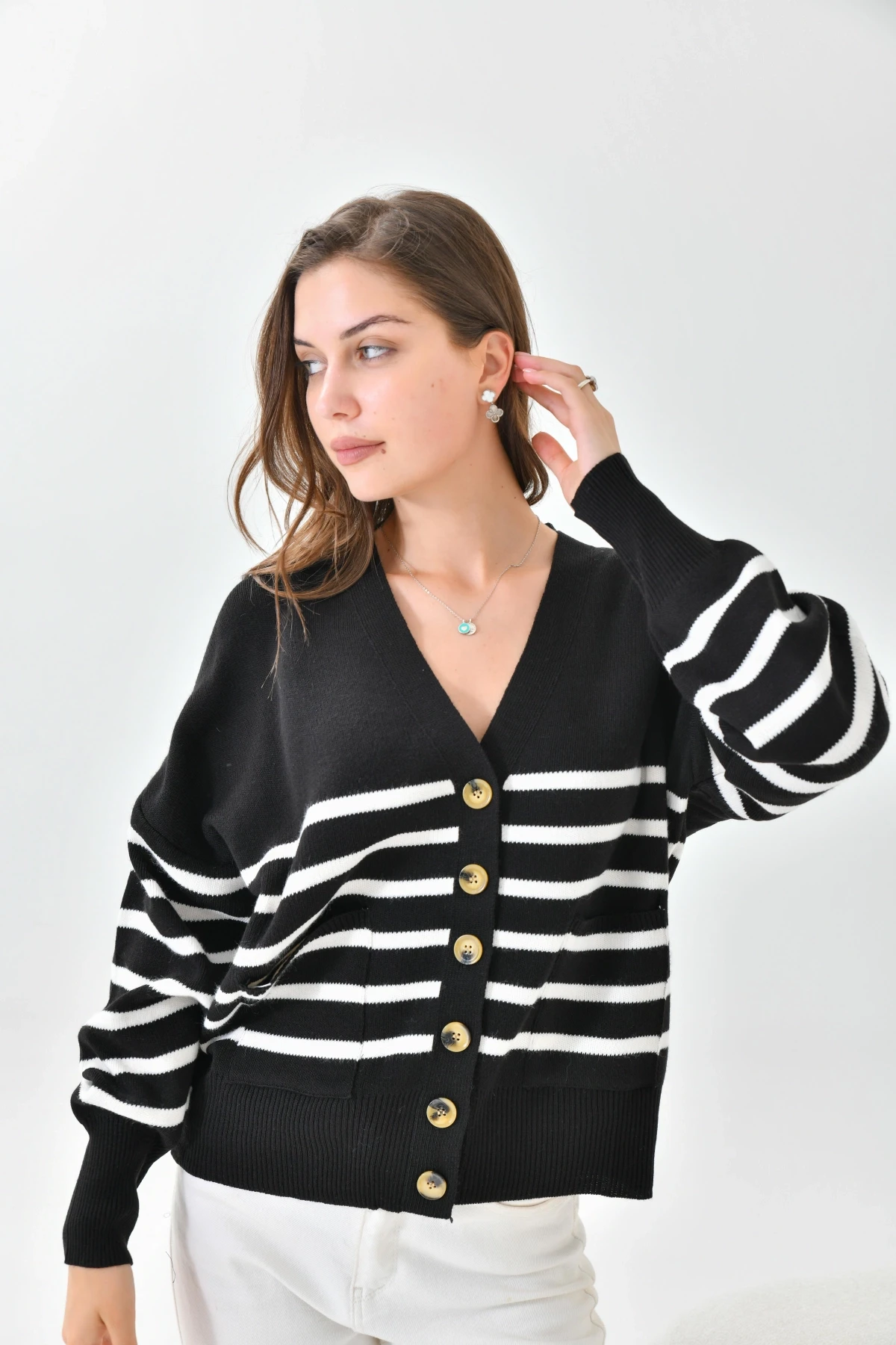 Siyah Çizgili Düğme Detaylı Oversize Triko Hırka