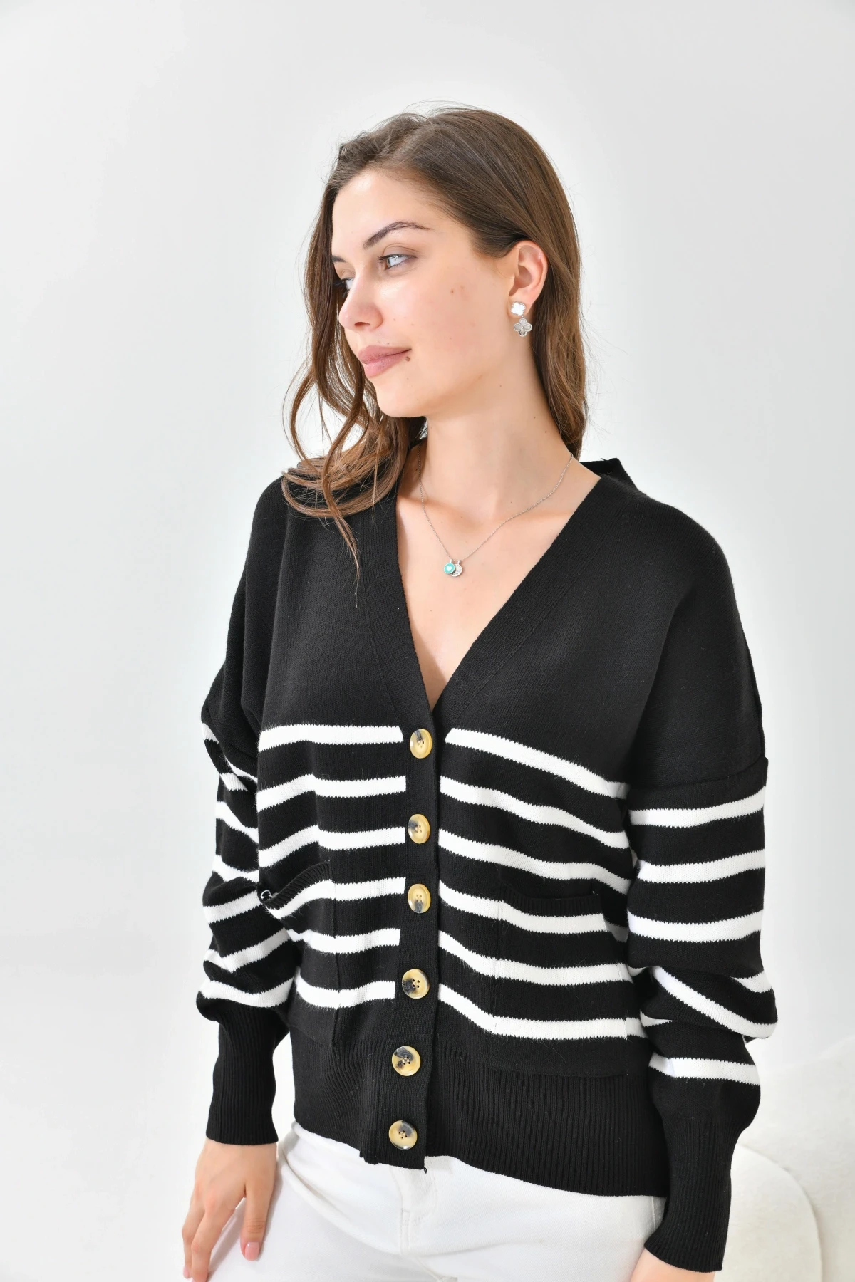 Siyah Çizgili Düğme Detaylı Oversize Triko Hırka