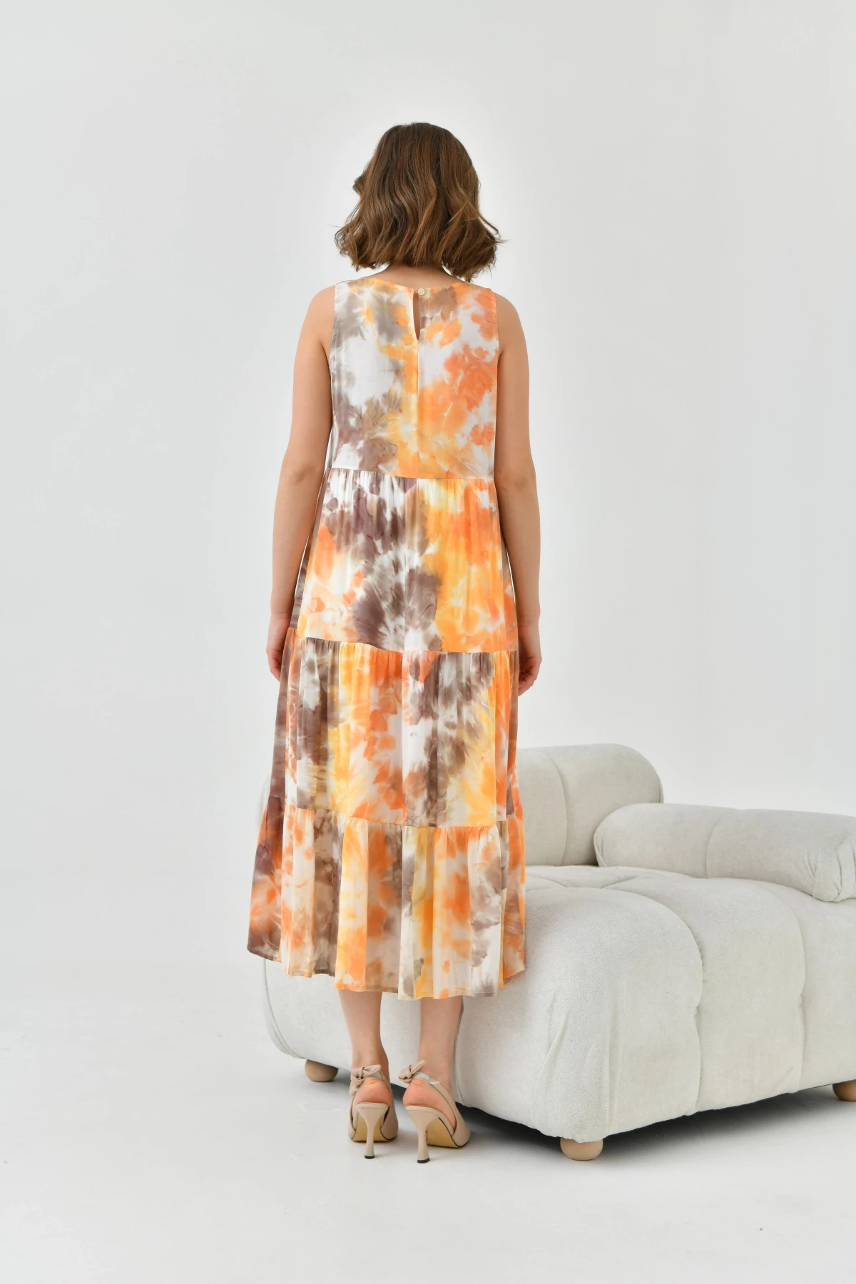 Kadın Turuncu Bisiklet Yaka Sıfır Kol Volan Detaylı Batik Elbise