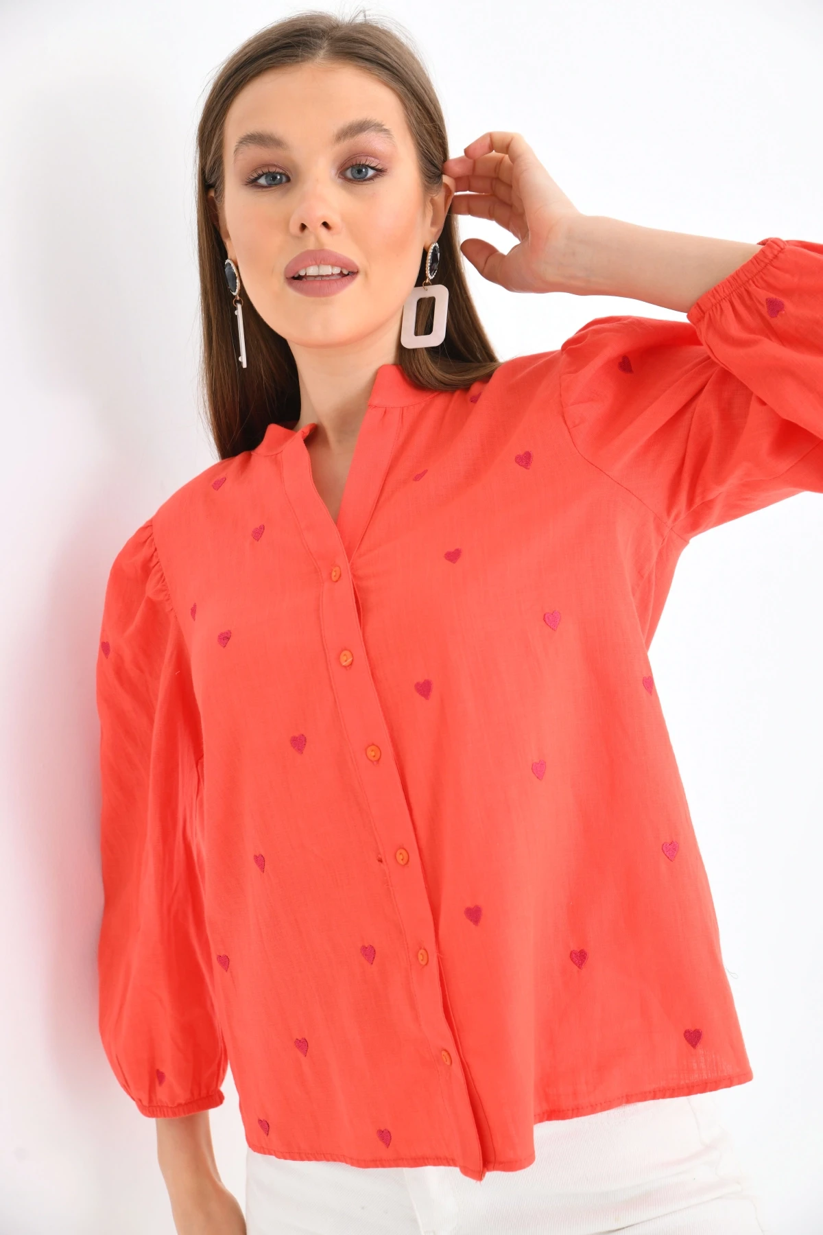 Kadın Uzun Kol Nakışlı Düğme Detay Bluz