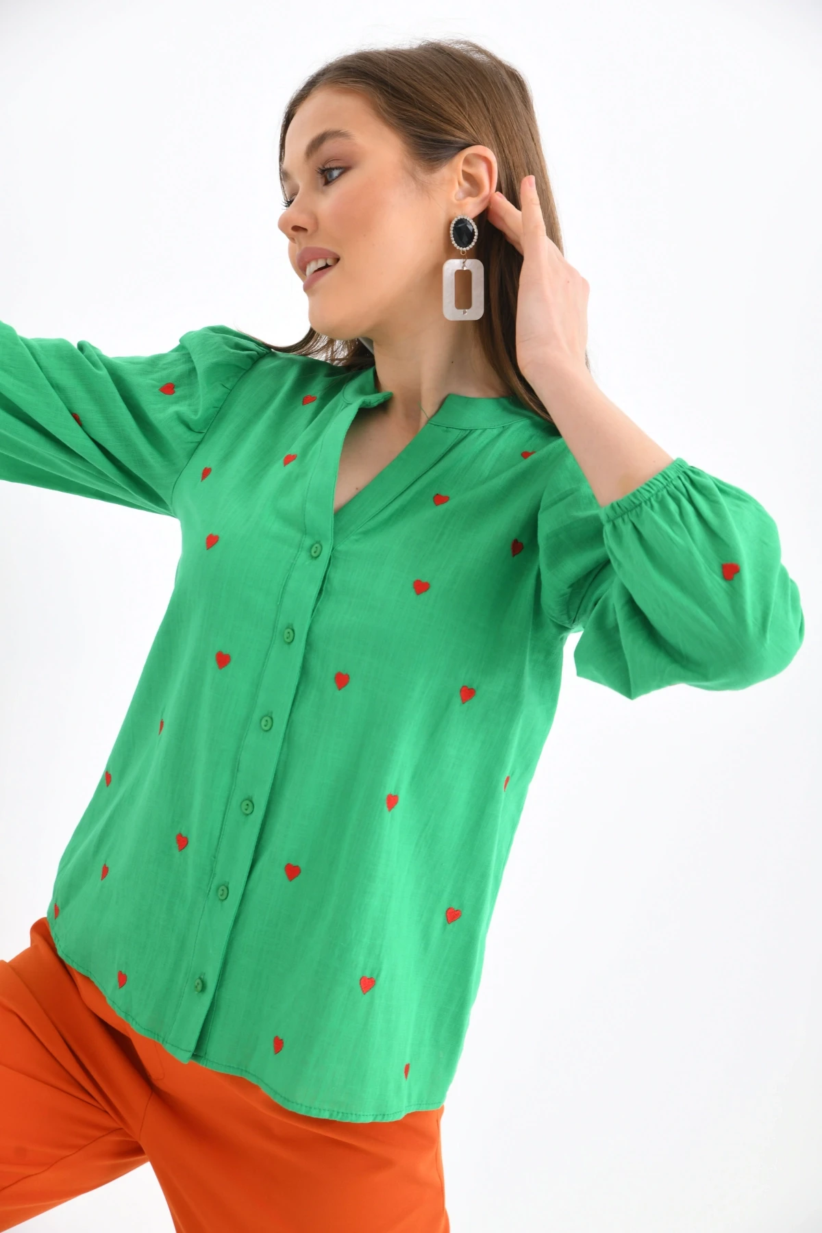 Kadın Uzun Kol Nakışlı Düğme Detay Bluz