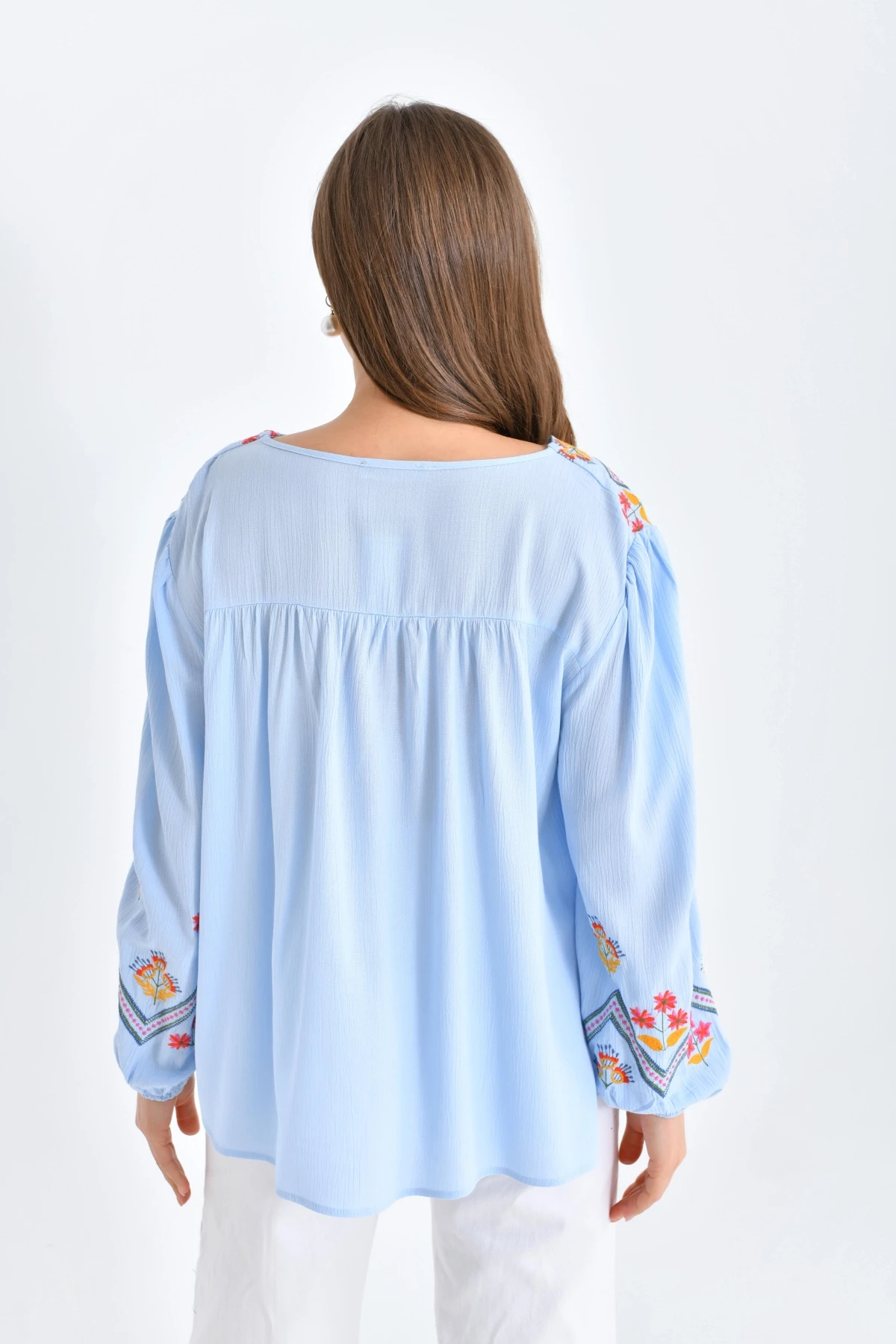 Kadın Uzun Kol V Yaka Nakış Detaylı Salaş Bluz