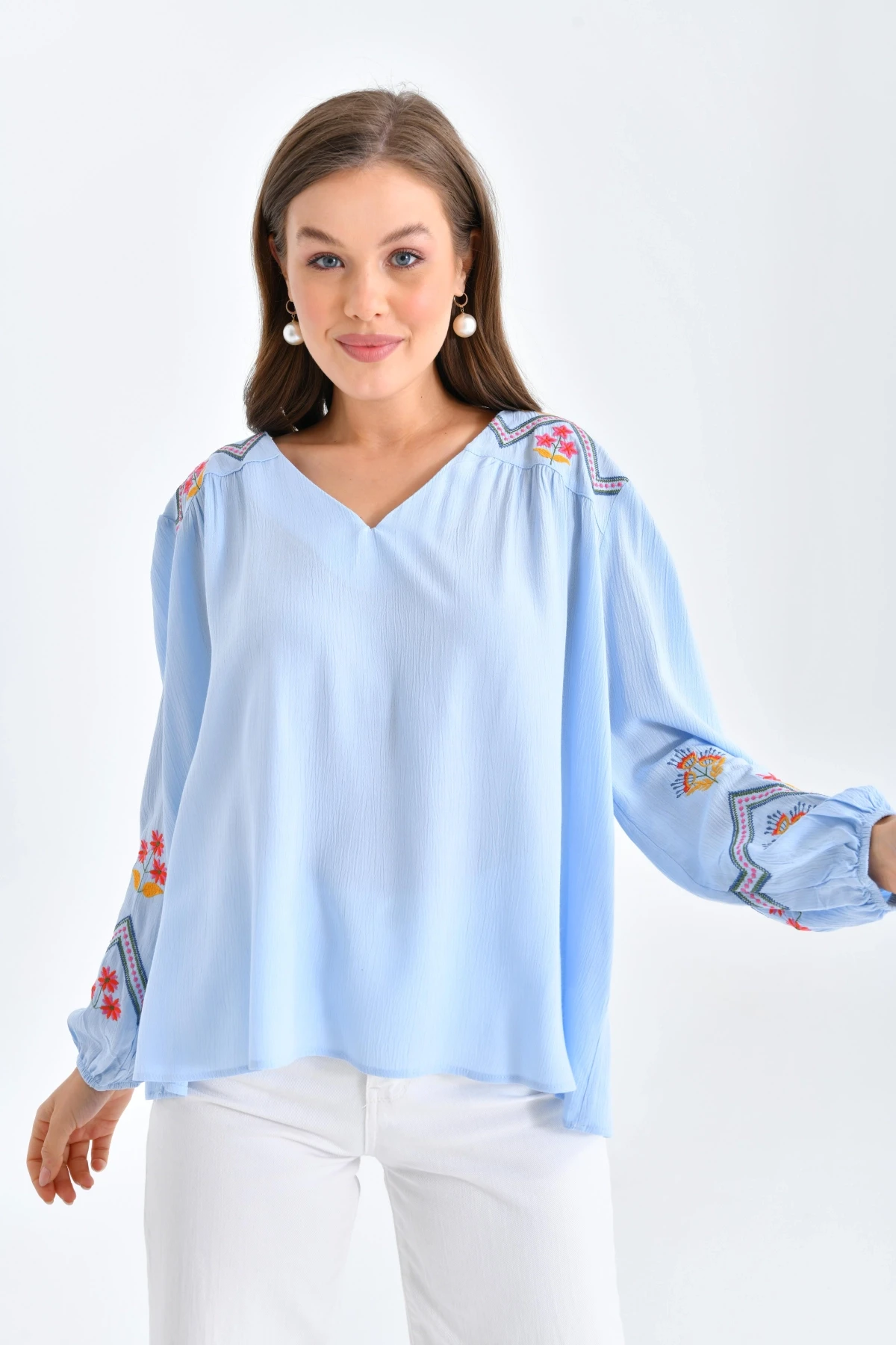 Kadın Uzun Kol V Yaka Nakış Detaylı Salaş Bluz