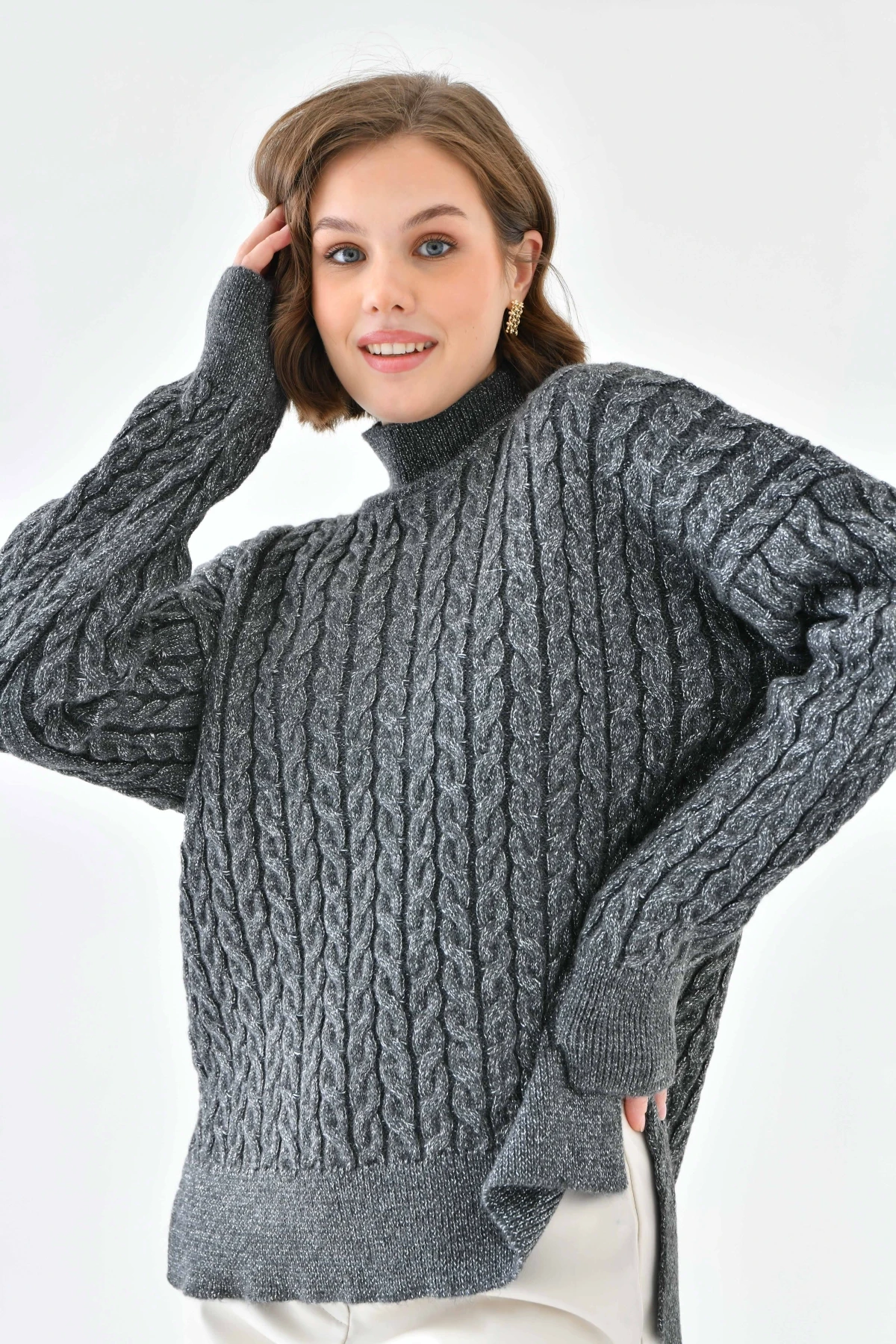 Kadın Yarım Balıkçı Yırtmaçlı Salaş Triko Kazak