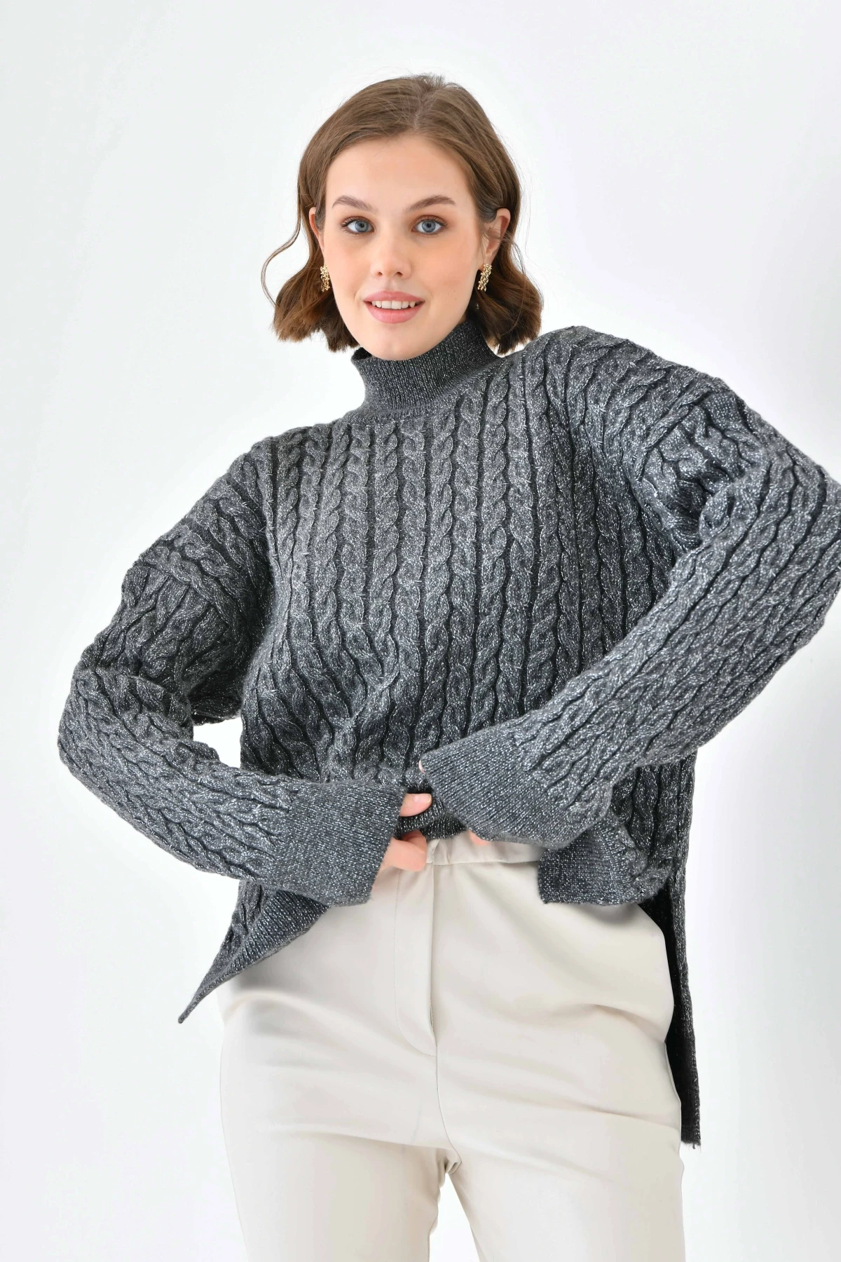 Kadın Yarım Balıkçı Yırtmaçlı Salaş Triko Kazak