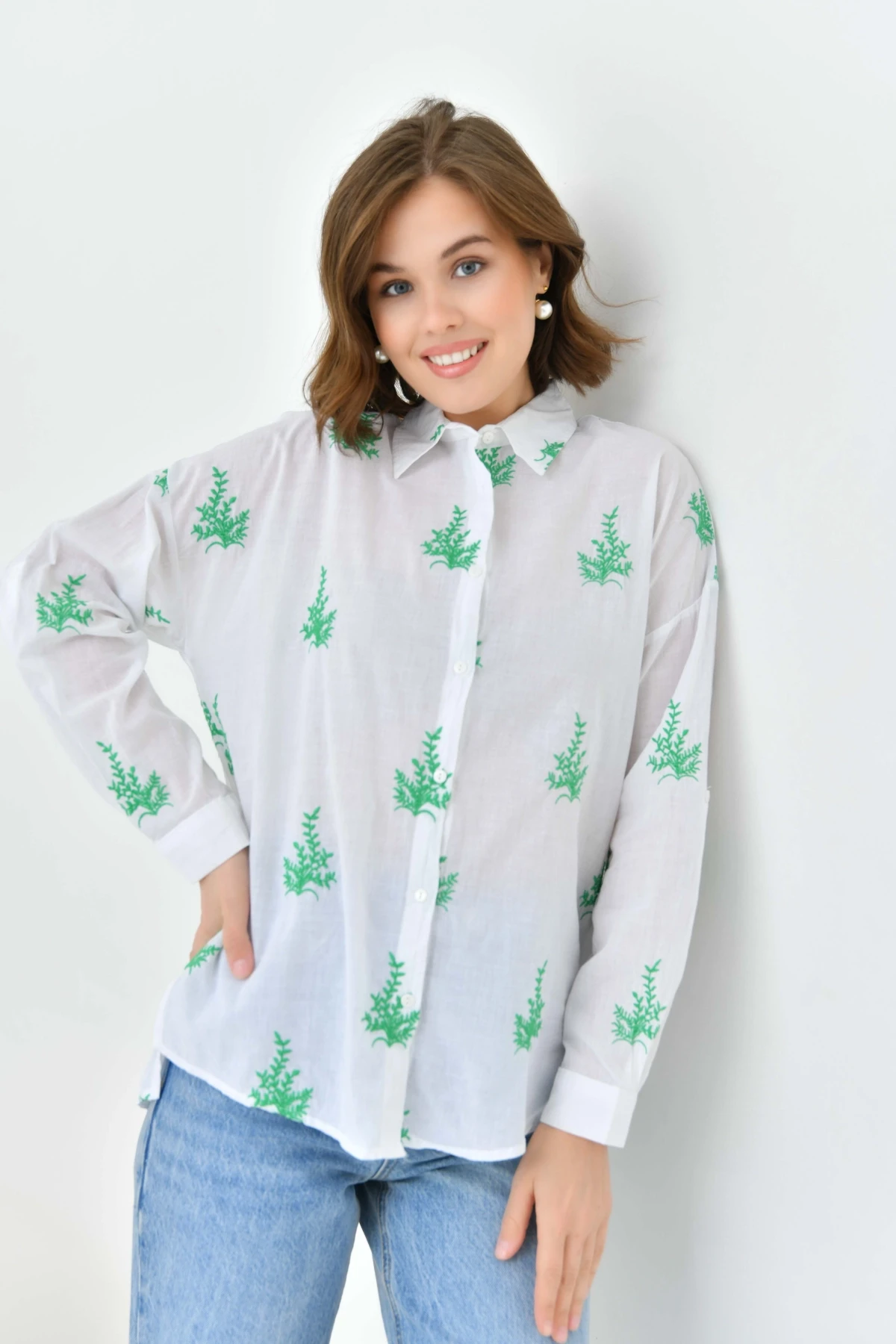 Kadın Yeşil Çiçek Nakış işlemeli İnce pamuk gömlek