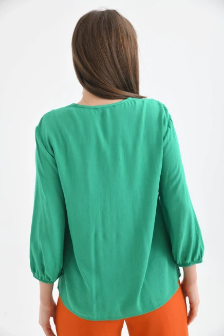 V Yaka Nakış Detaylı Bluz