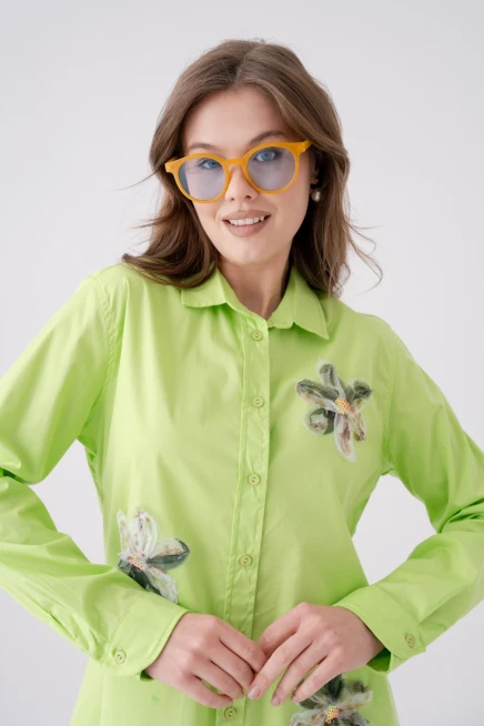 Gömlek Yaka Düğme Detaylı Aplikeli Dokuma Gömlek